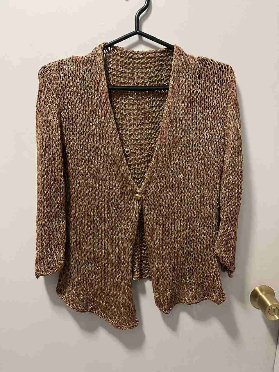 Suéter tejido marrón un botón - miniatura 3