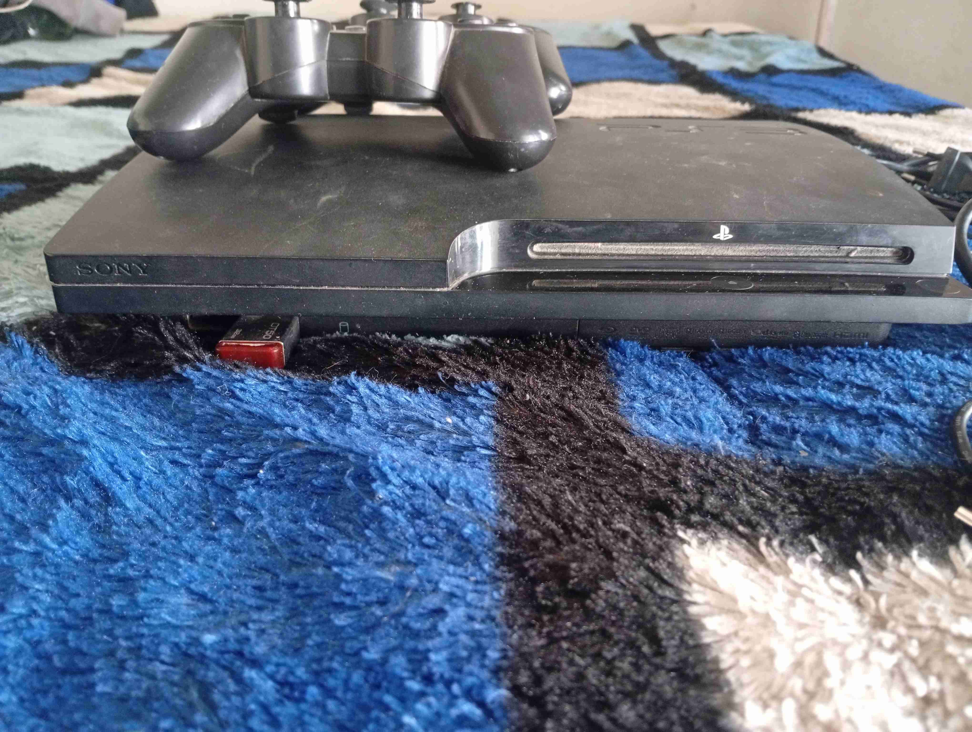 Consola PS3 con controles - miniatura 3