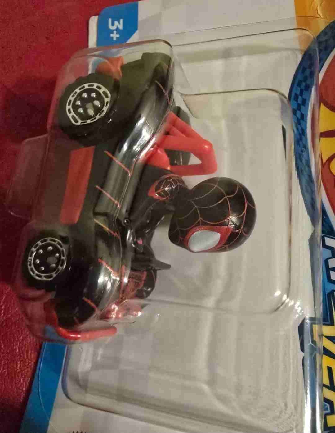 Autito Hotwheels Racer Verse Batman DC Negro  1:64 - miniatura 3