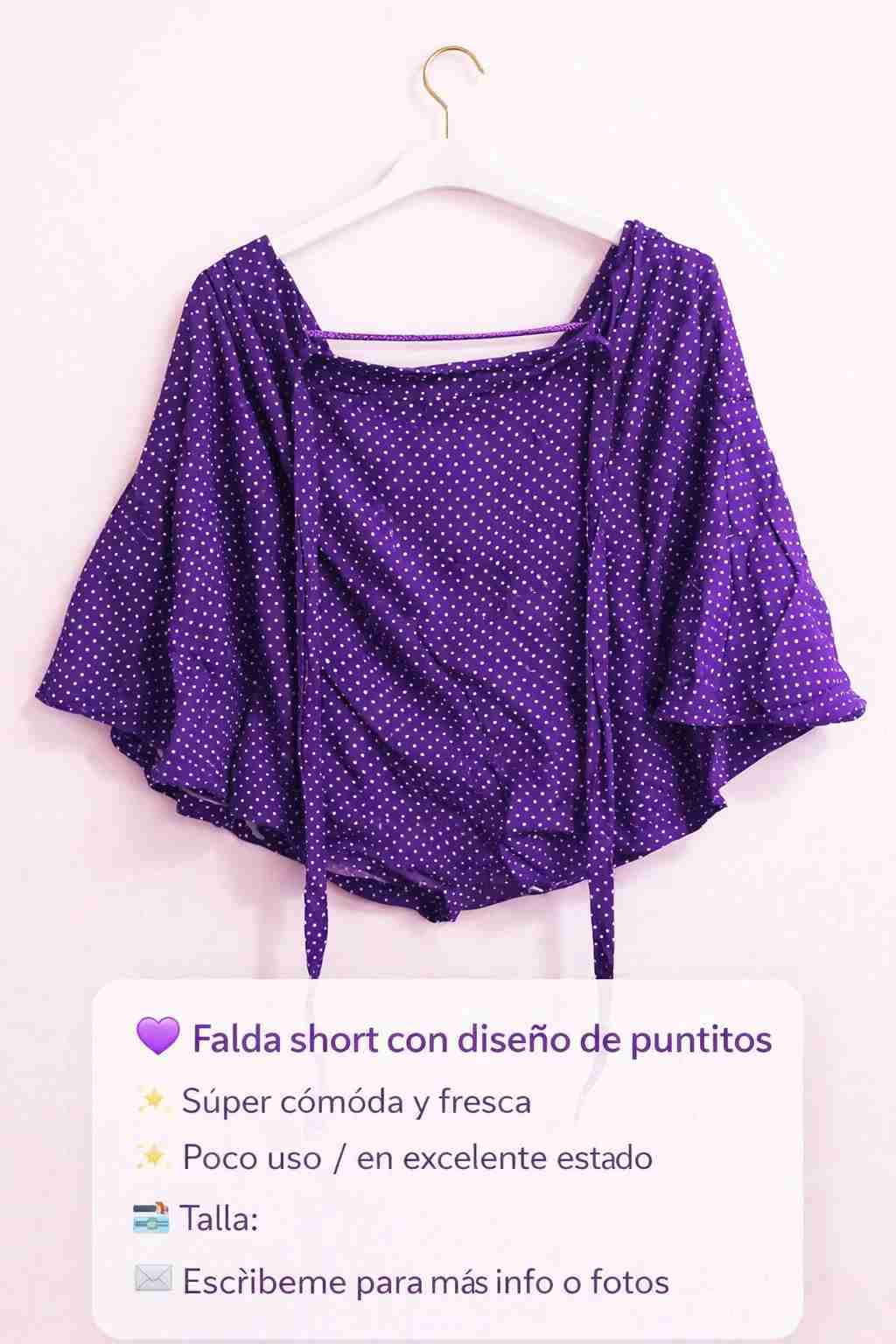 Falda short púrpura con lunares