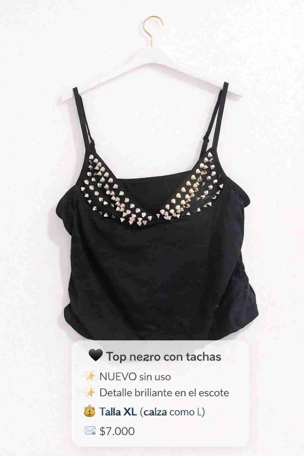 Top negro con tachas nuevo