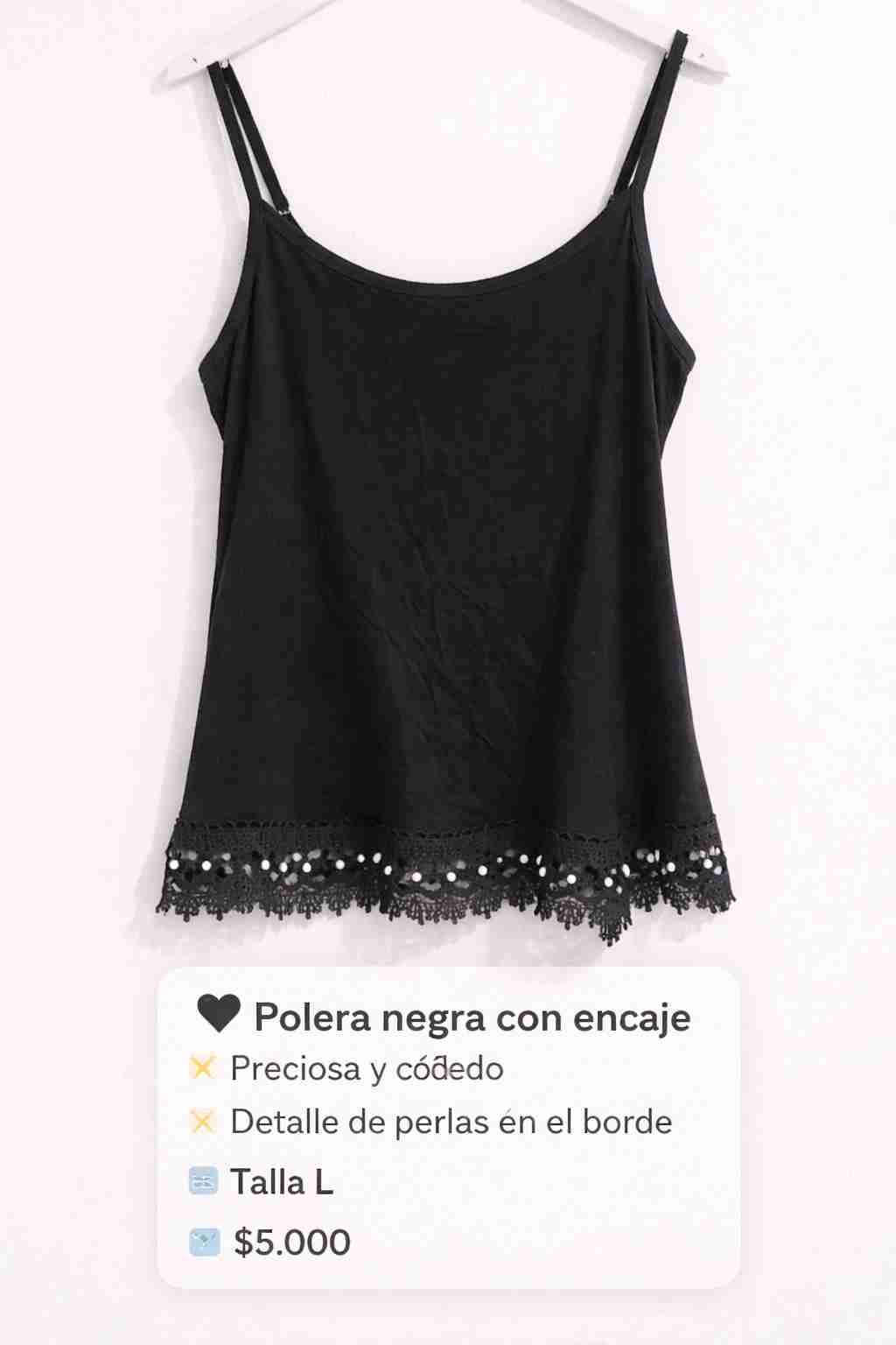 Polera negra con encaje