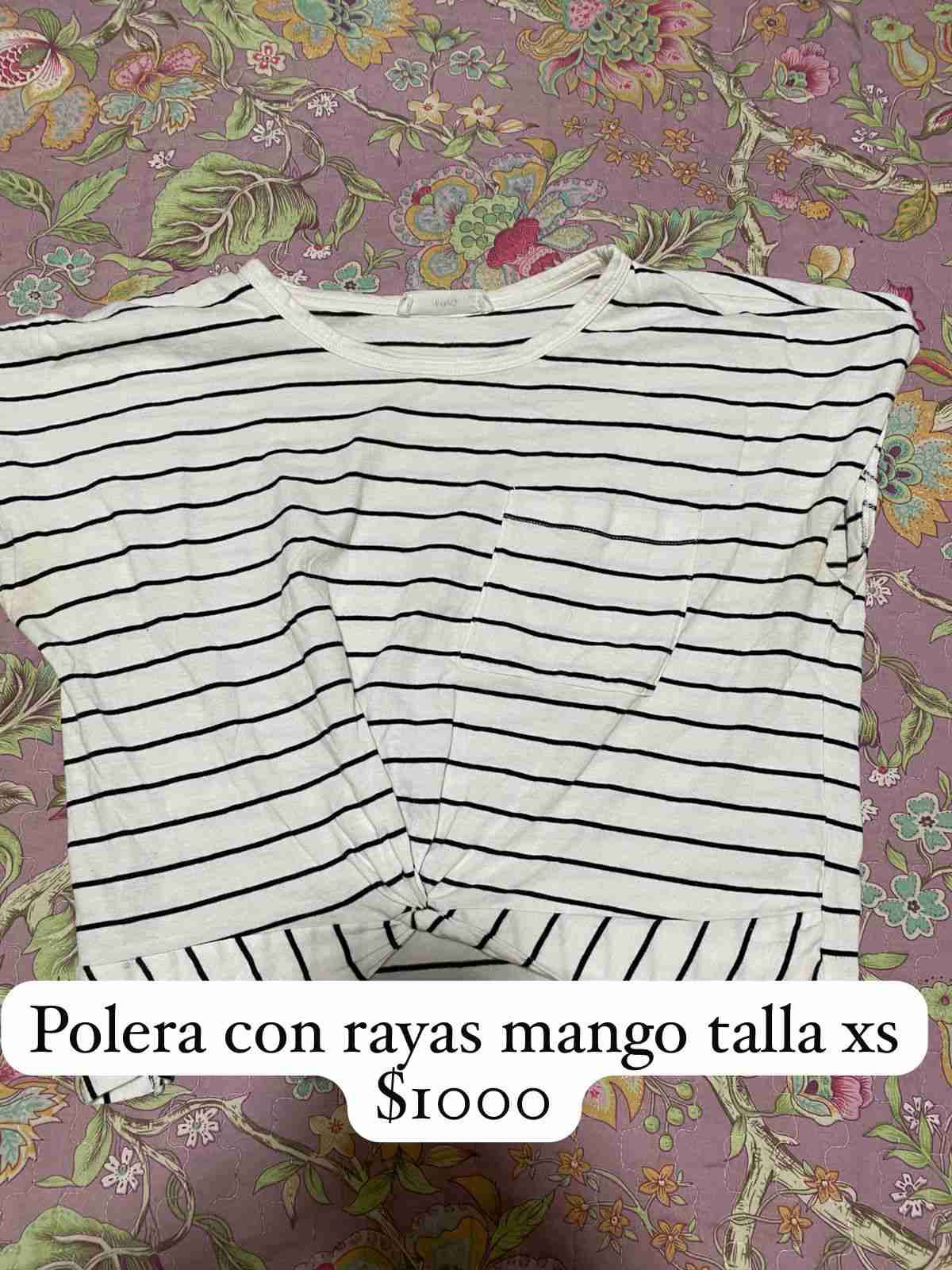 Polera rayada blanca y negra conjunto