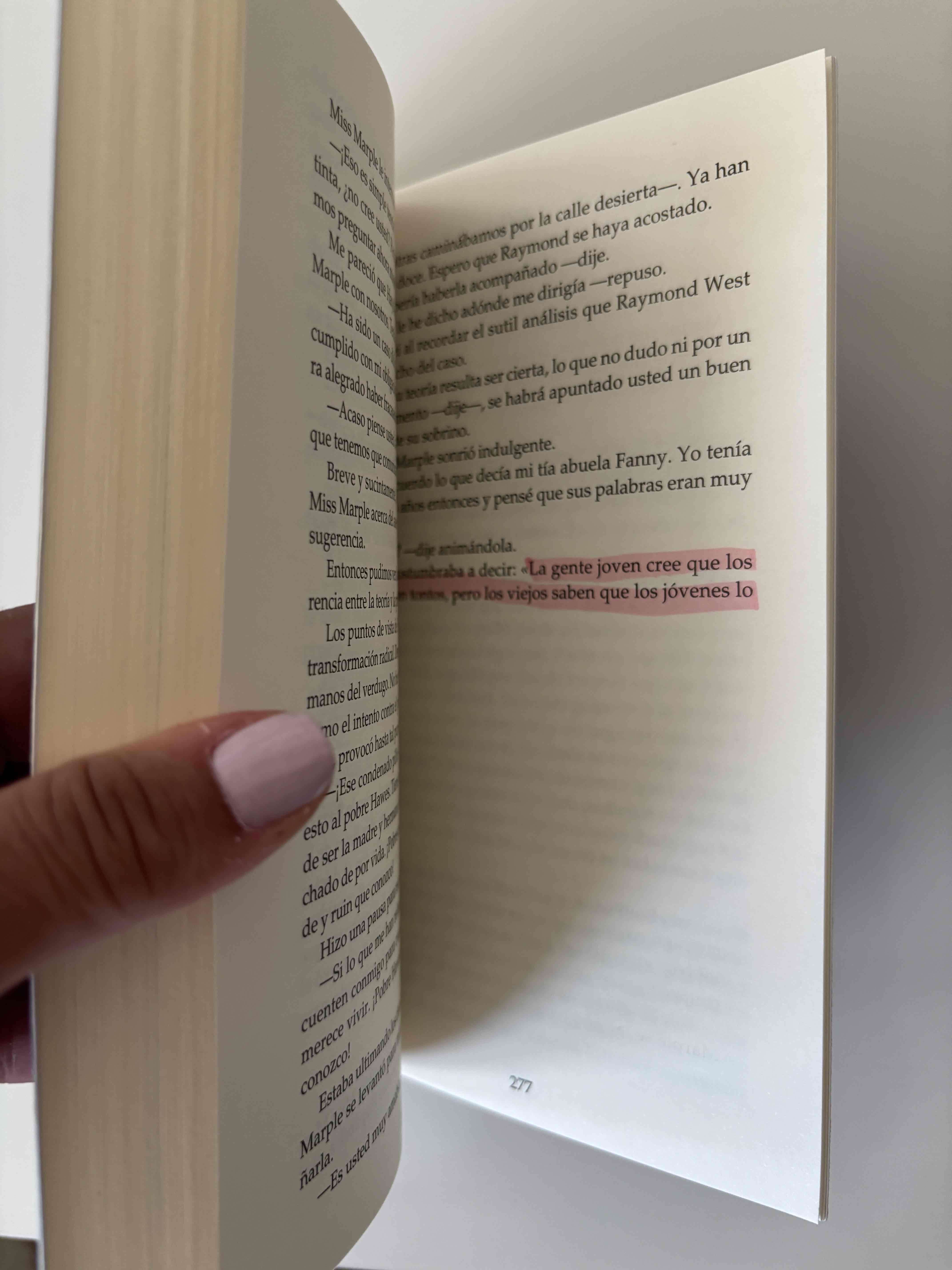 Libro Agatha Christie 'Muerte en la Vicaría' - miniatura 3