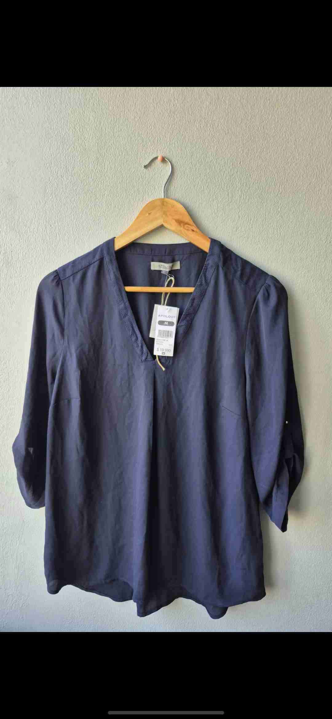 Blusa azul con mangas recogidas