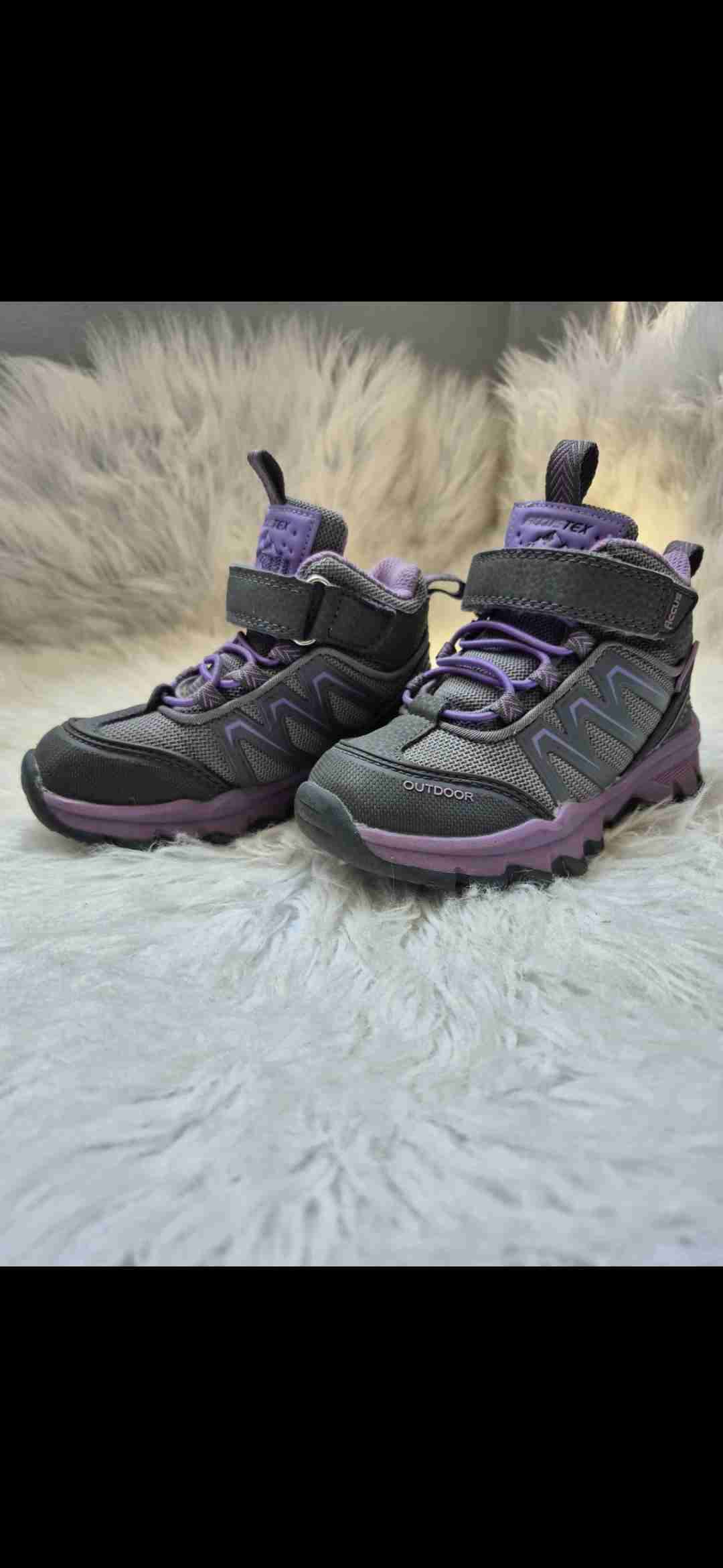 Botines infantiles outdoor gris y violeta