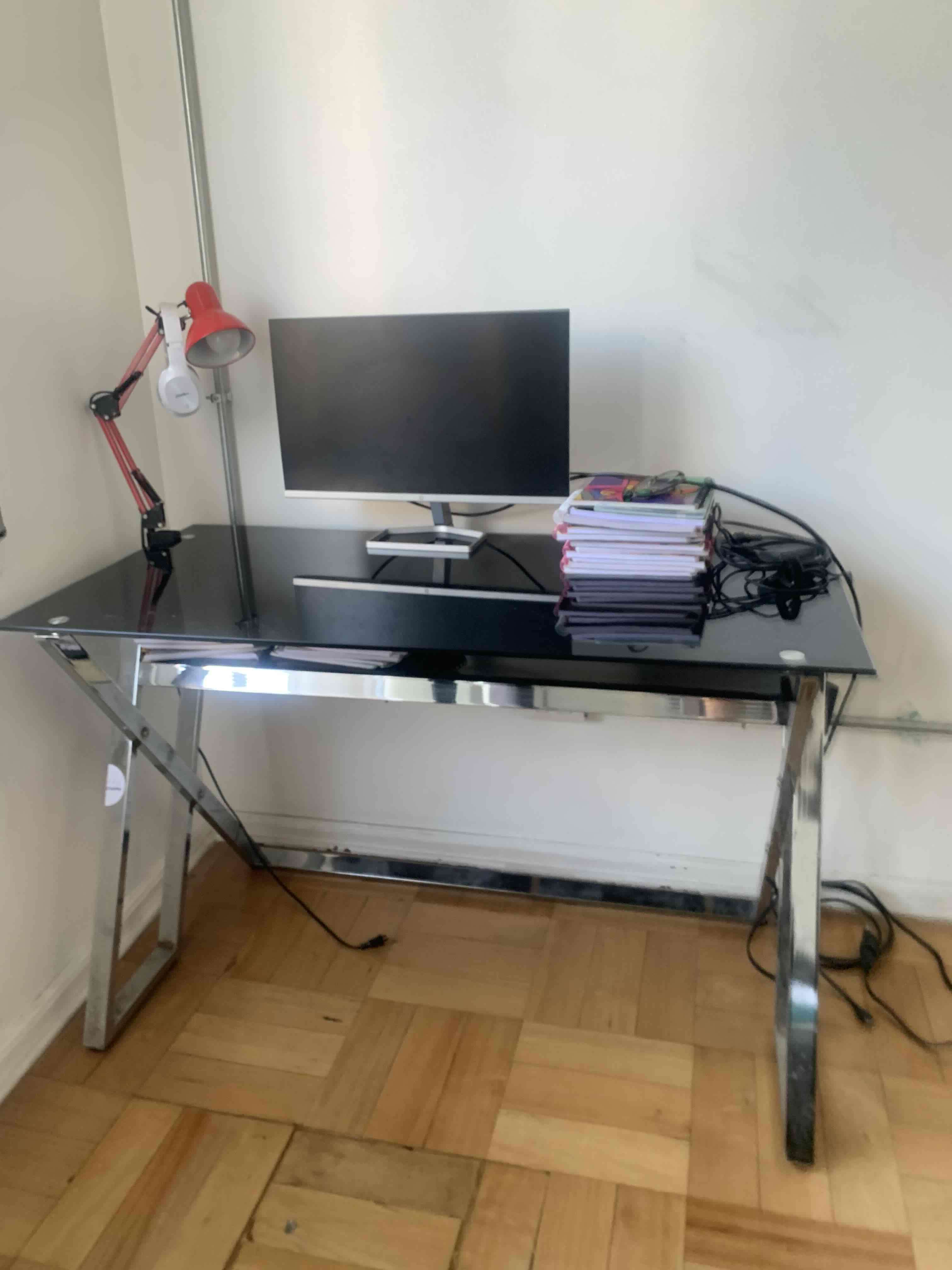 Escritorio de vidrio moderno + silla ergonómica - miniatura 3