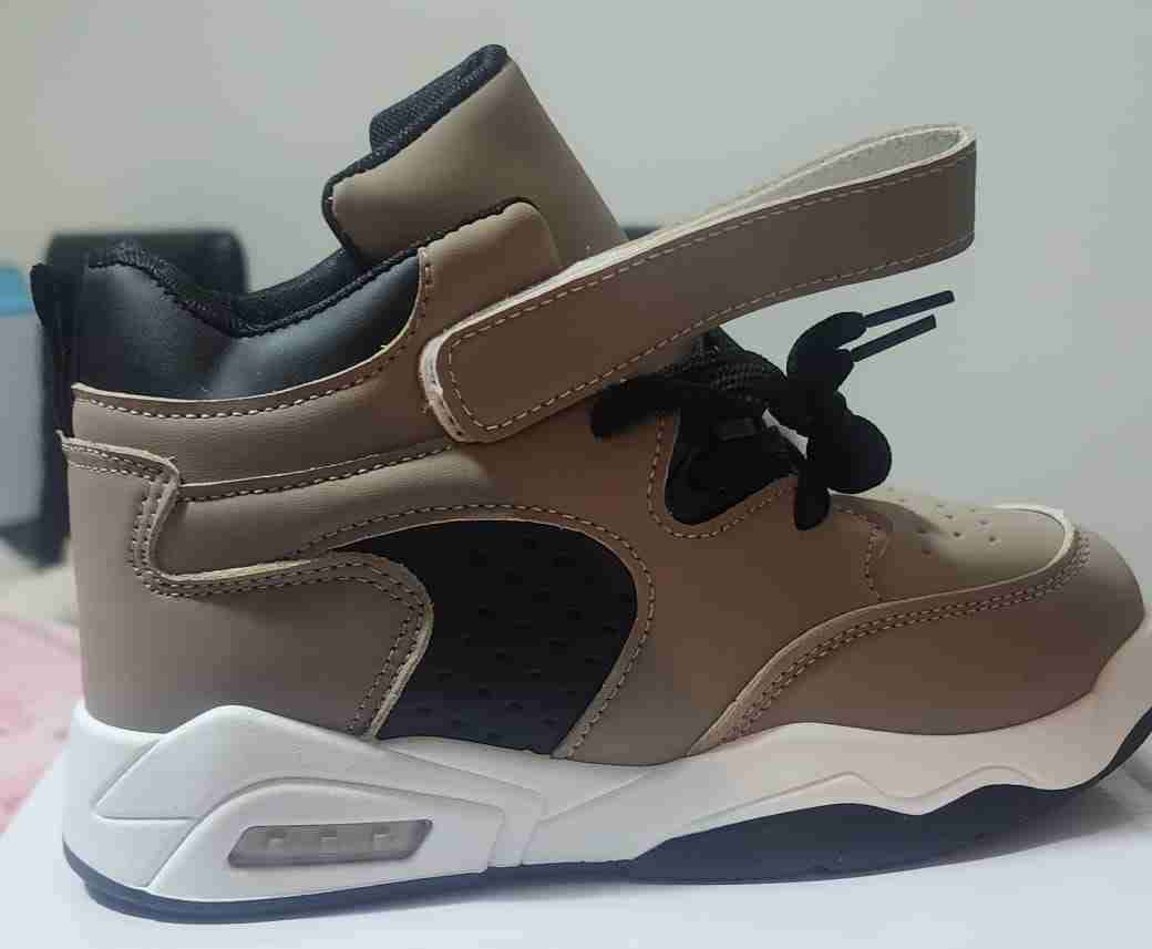 Zapatillas deportivas grises y blancas - miniatura 4