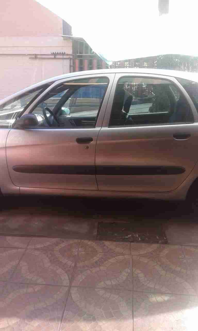 Citroën plateado en buen estado - miniatura 2