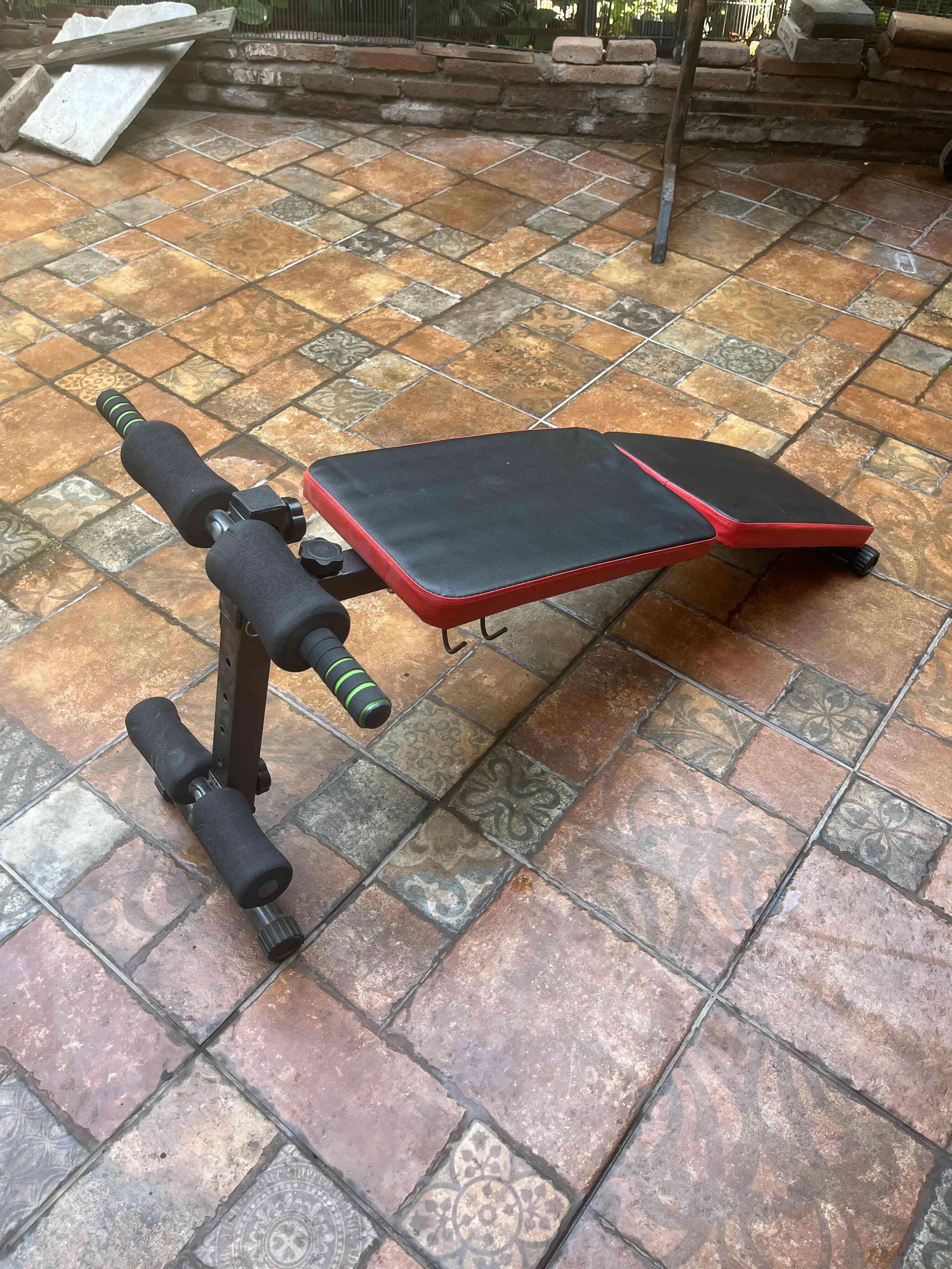 Banco inclinado de abdominales - miniatura 3