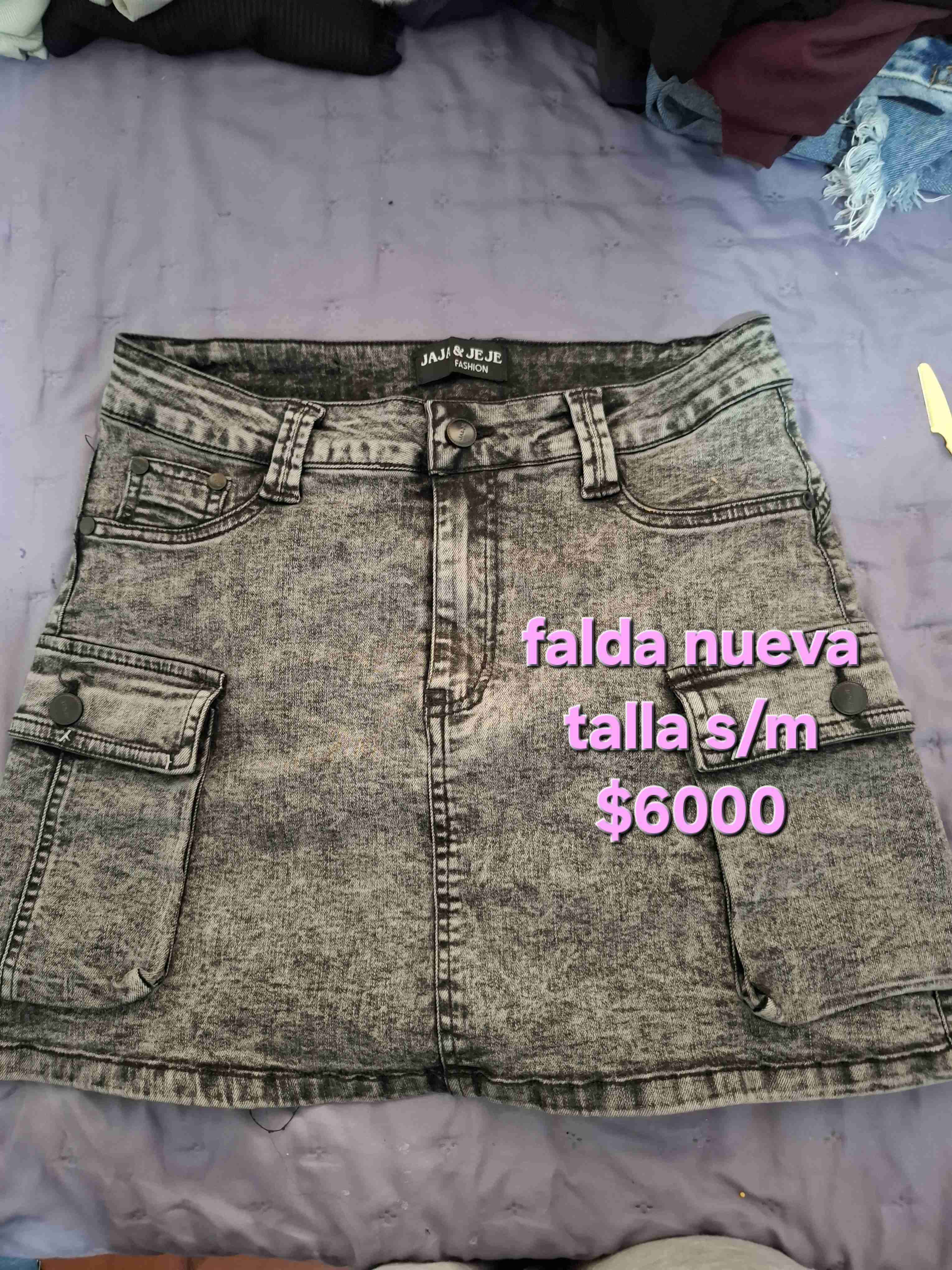 Falda denim cargo nueva