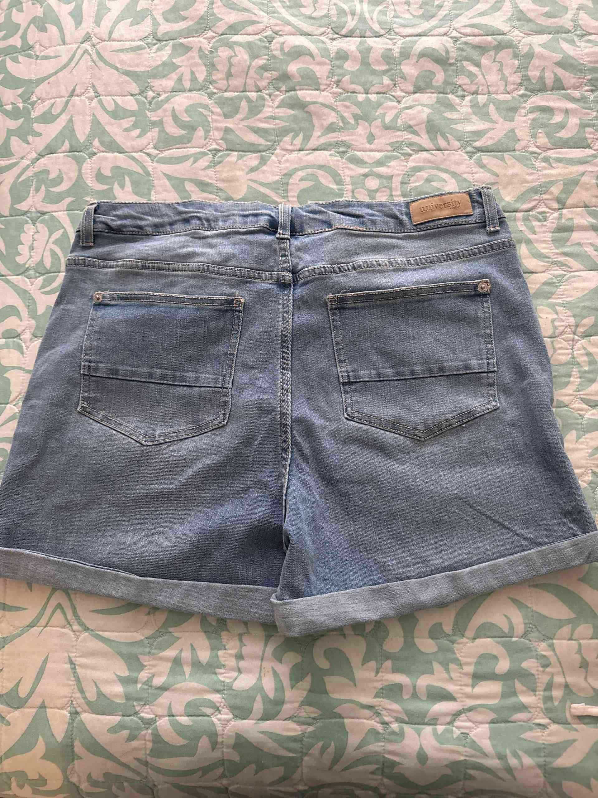 Shorts de mezclilla con bordado - miniatura 2