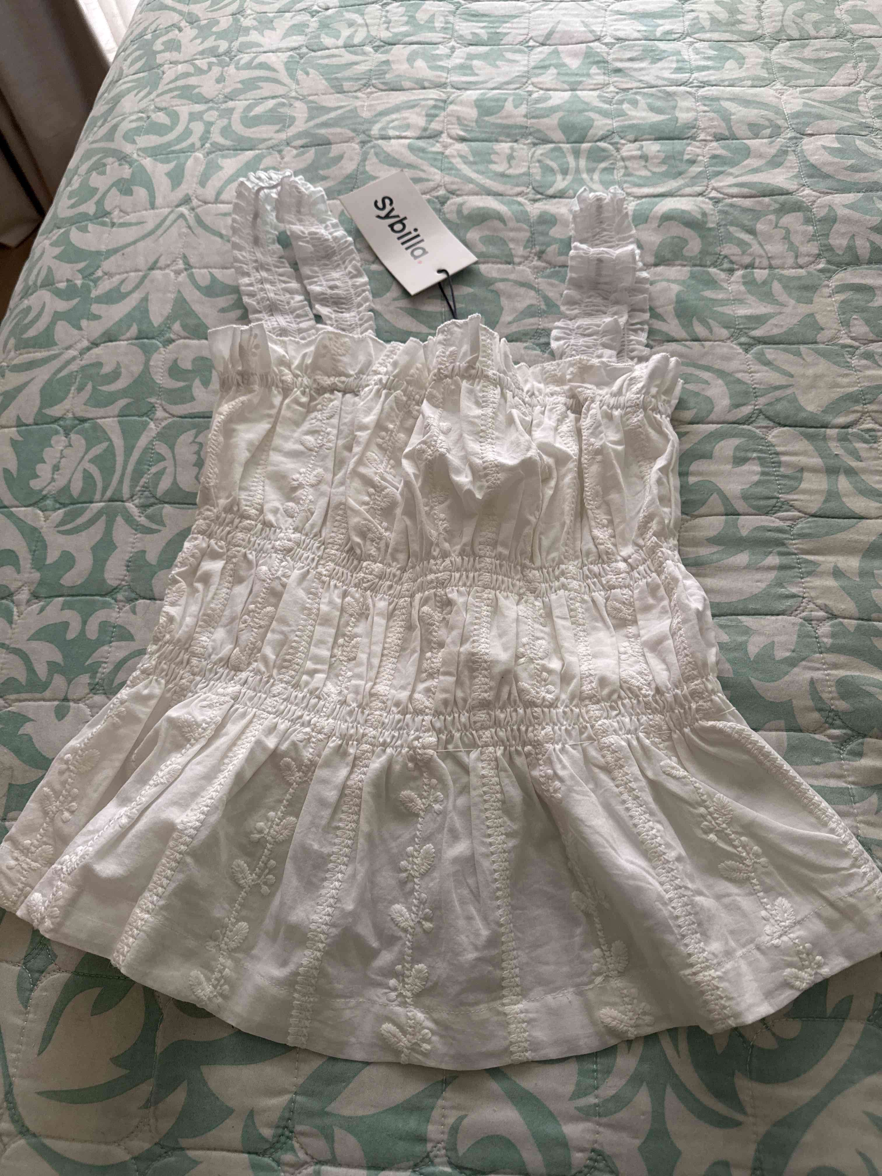 Blusa blanca estilo casual