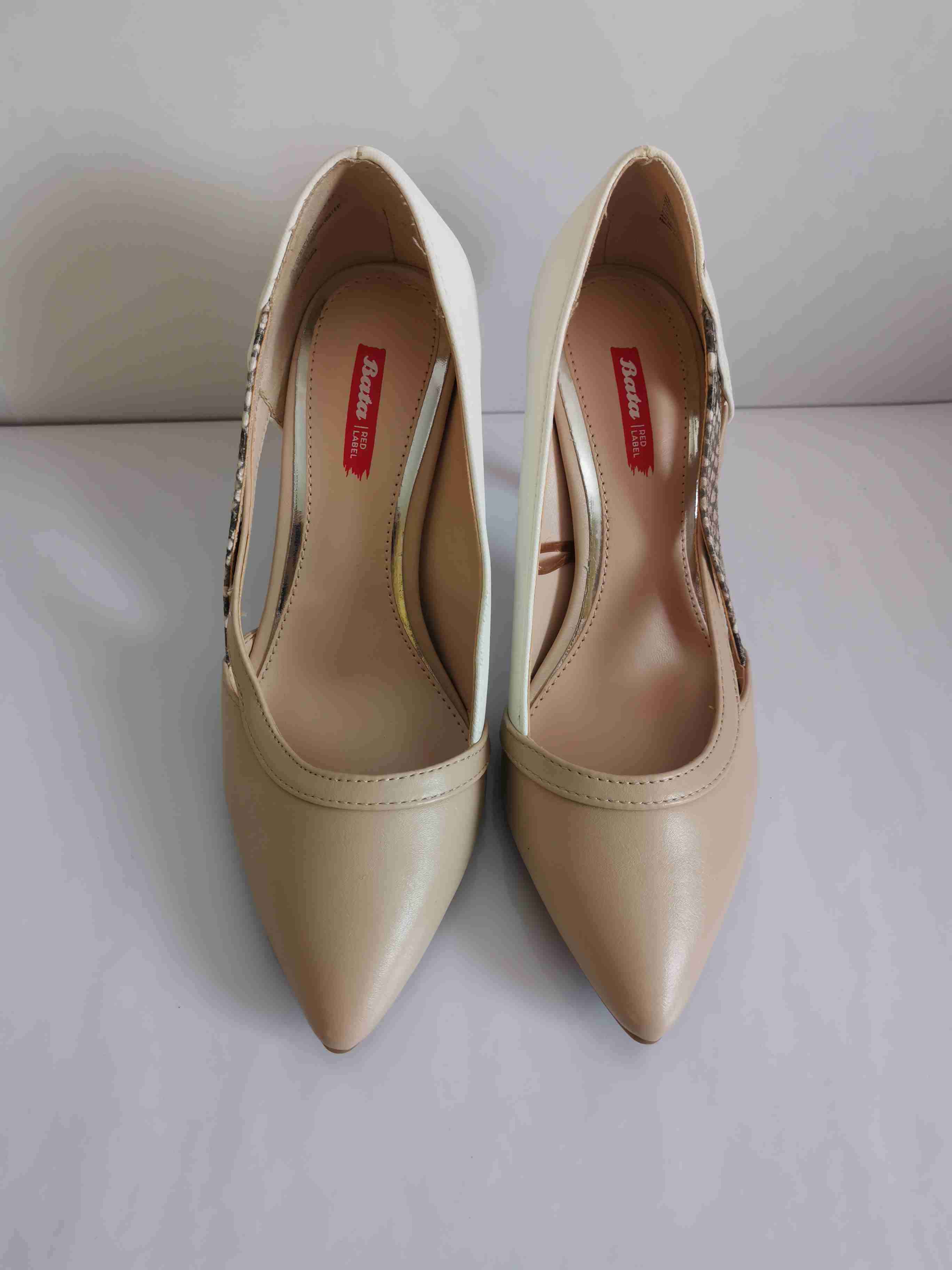 Zapatos de tacón beige Bata - miniatura 2