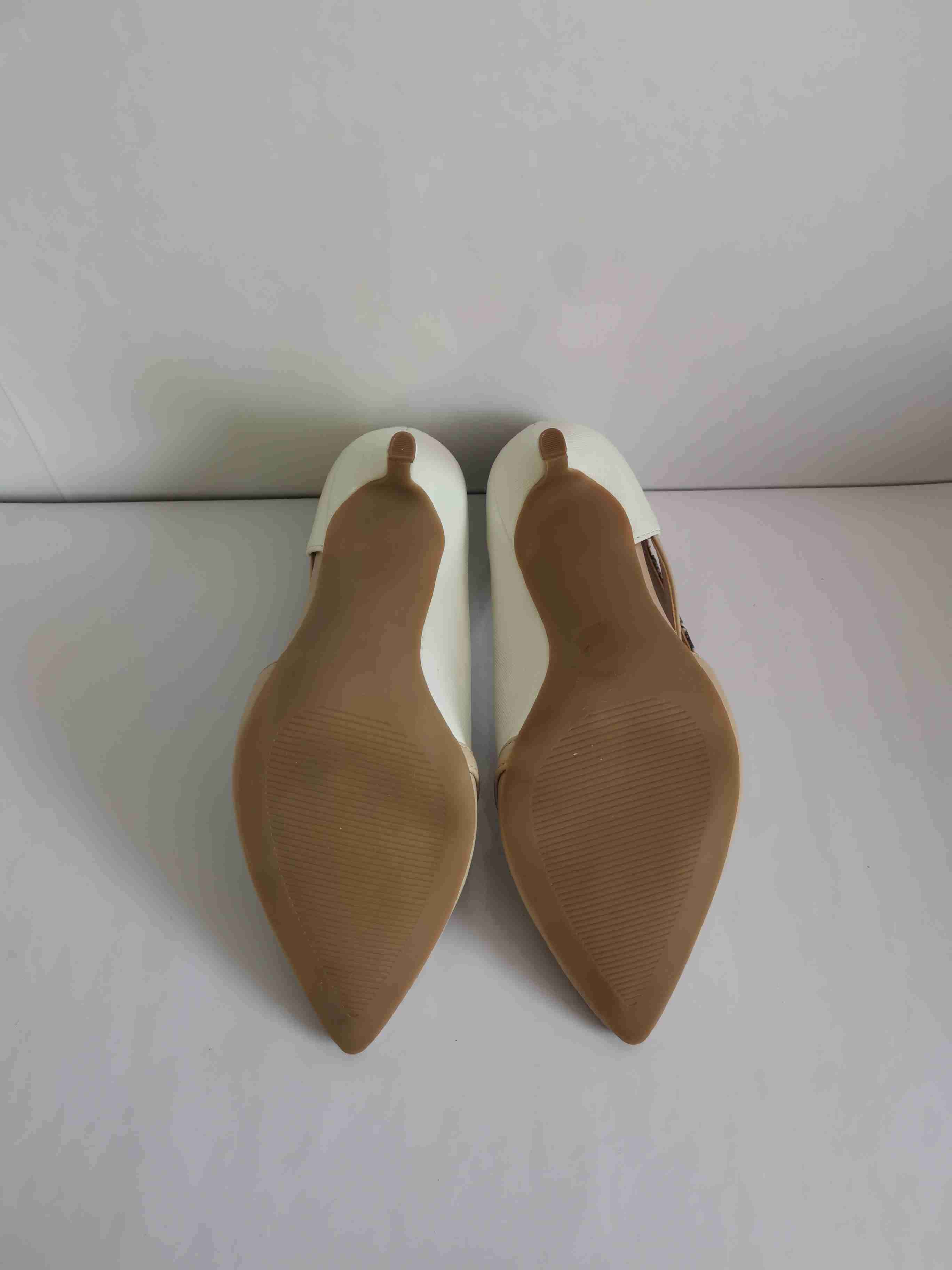 Zapatos de tacón beige Bata - miniatura 3