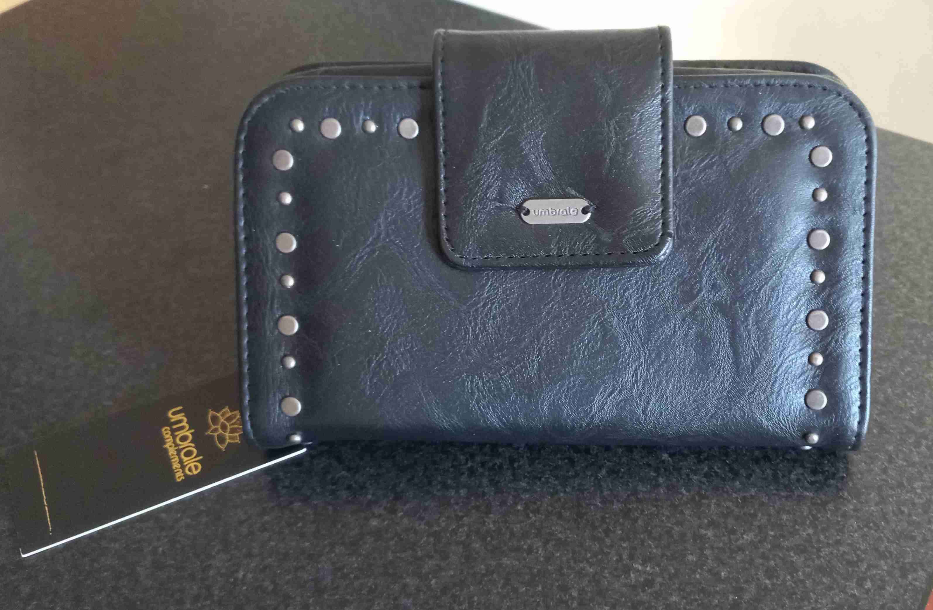 Billetera negra con tachas - miniatura 2