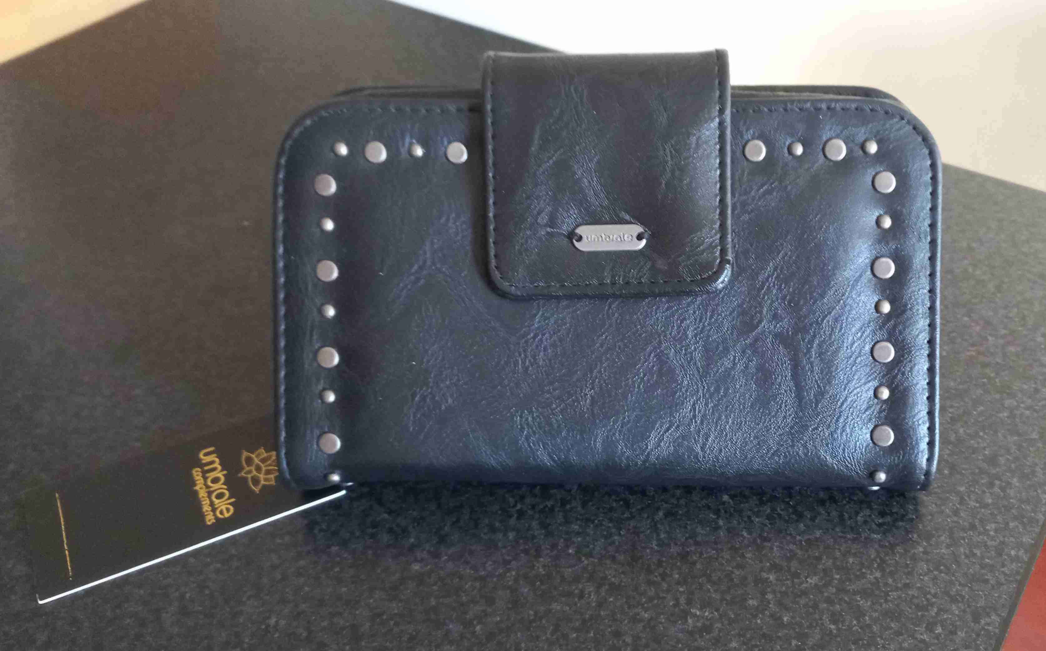 Billetera negra con tachas - miniatura 3