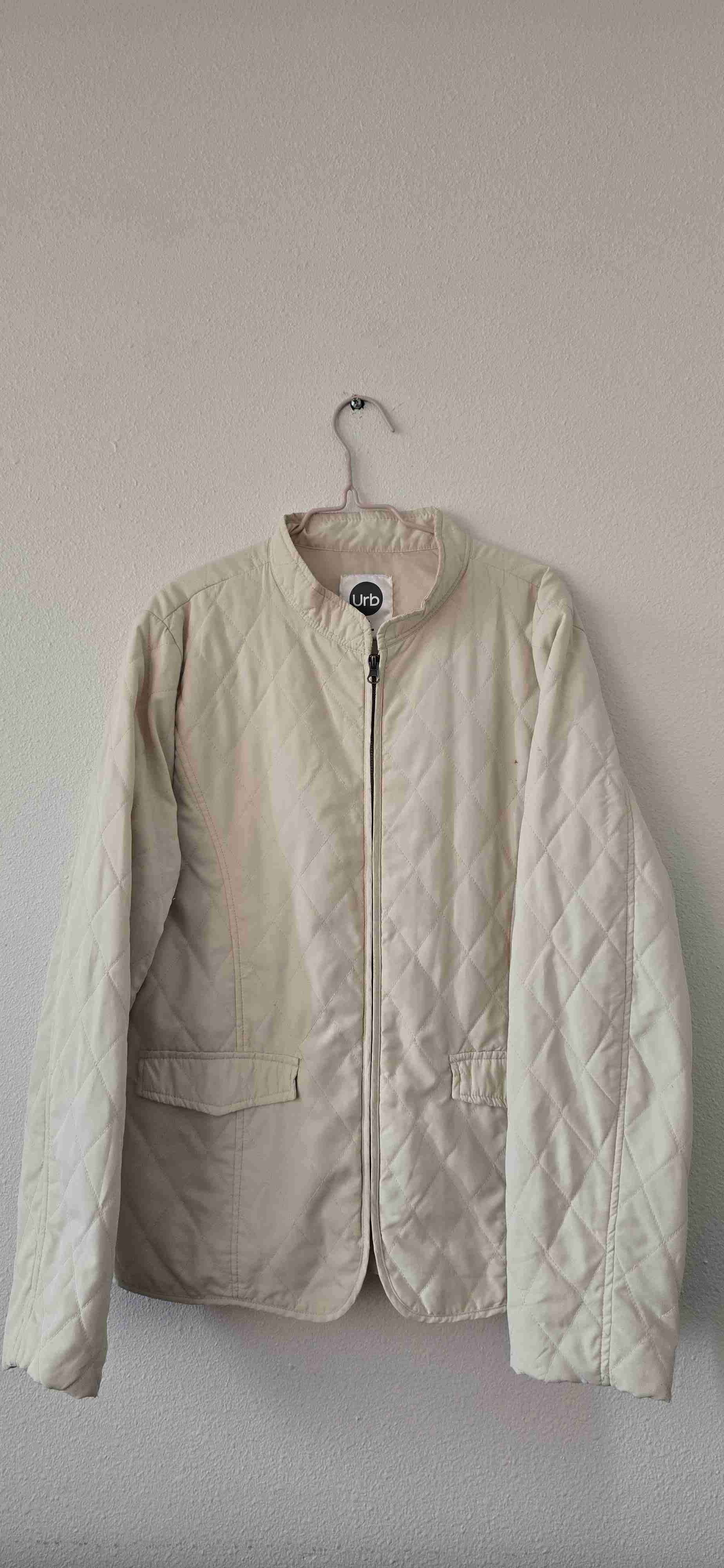 Chaqueta acolchada beige (conversable)