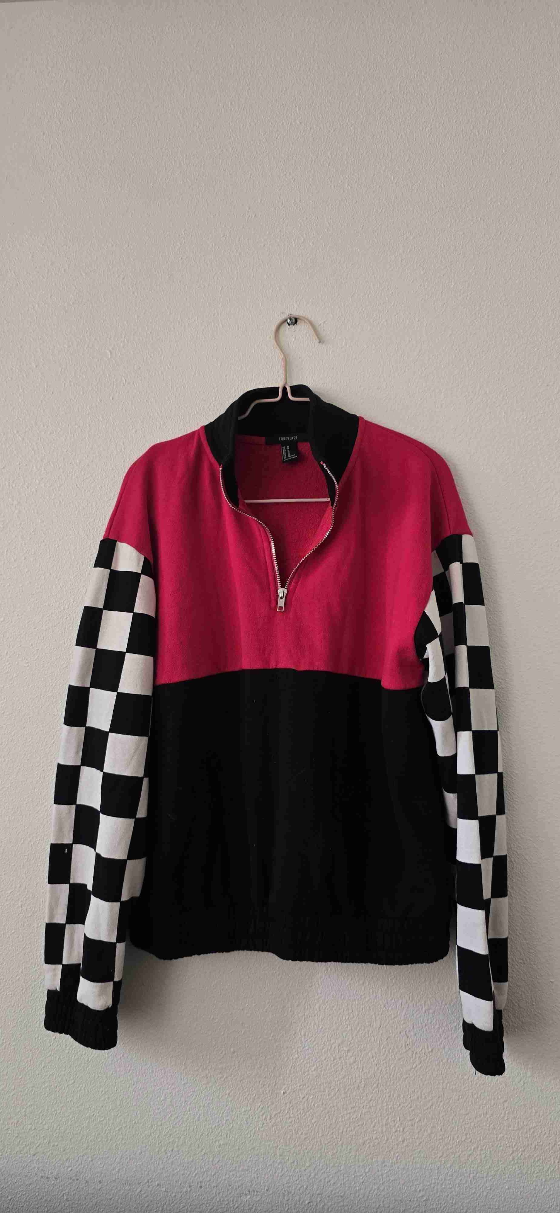 Polerón rojo y negro a cuadros (conversable)