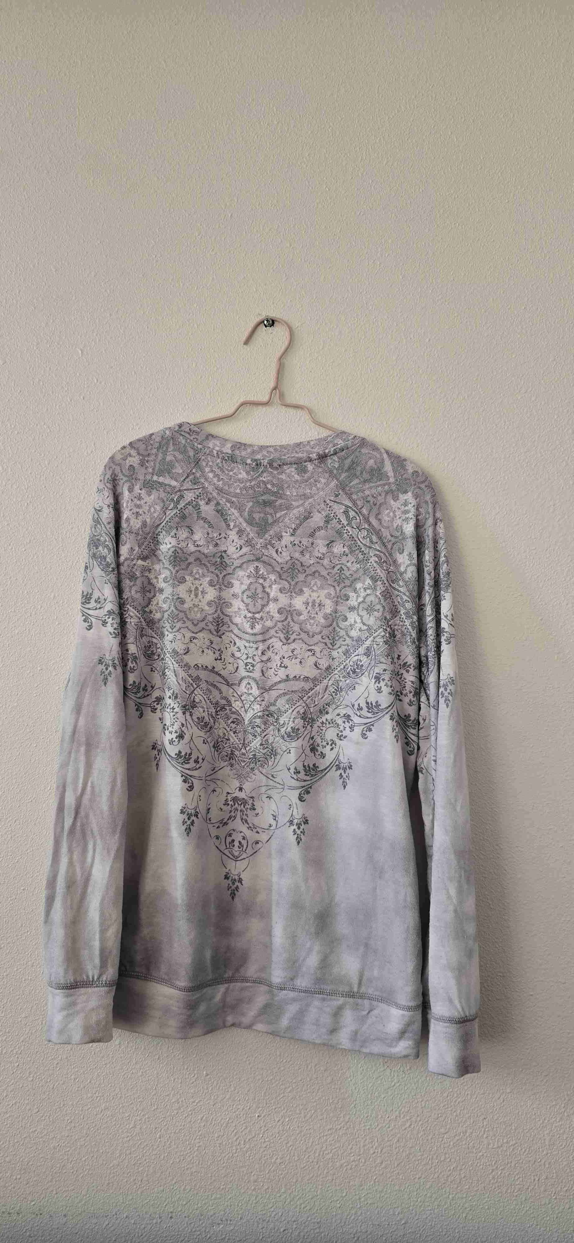 Sweater estampado gris y blanco - miniatura 2