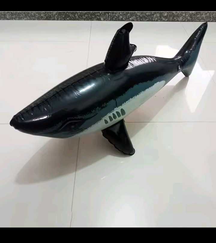 Tiburón inflable grande - miniatura 2
