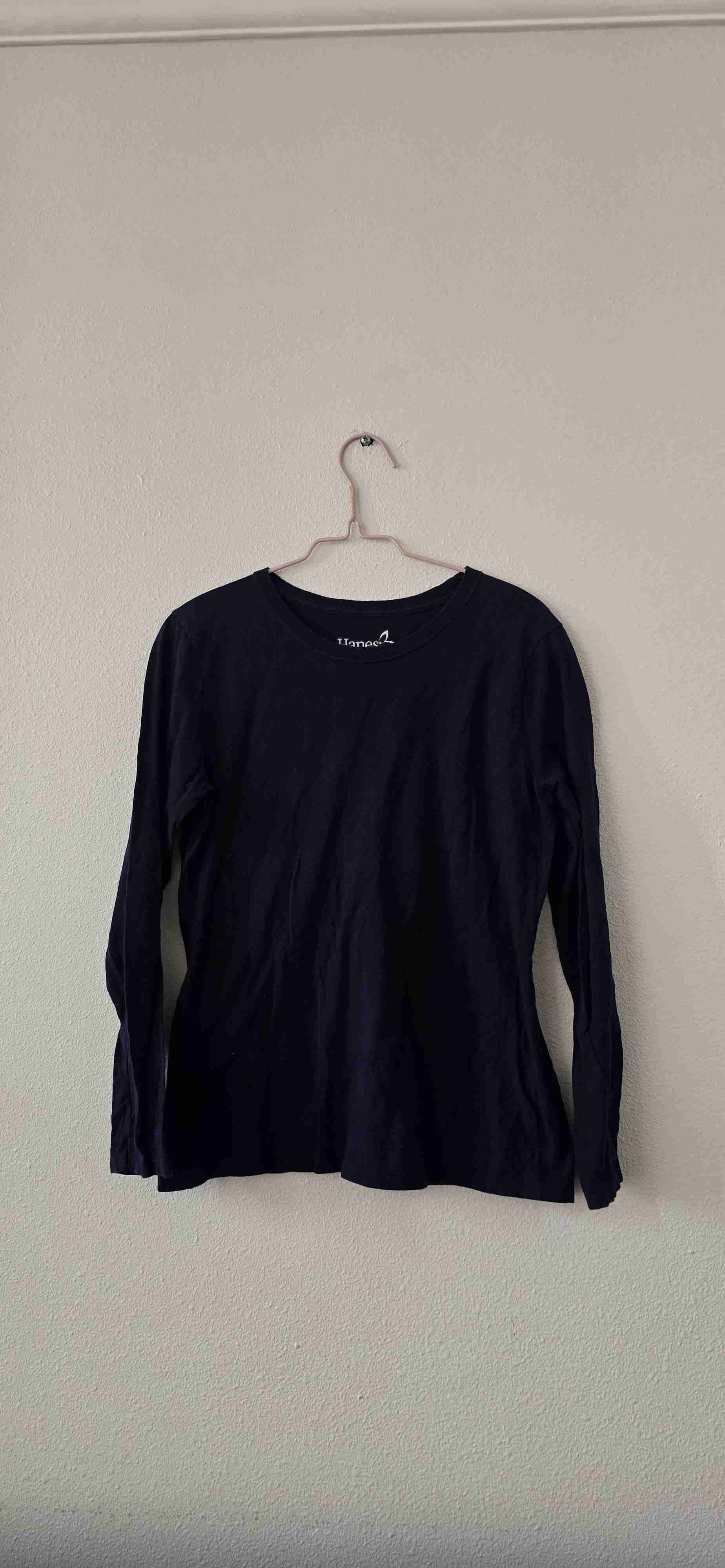 Polera azul marino manga larga