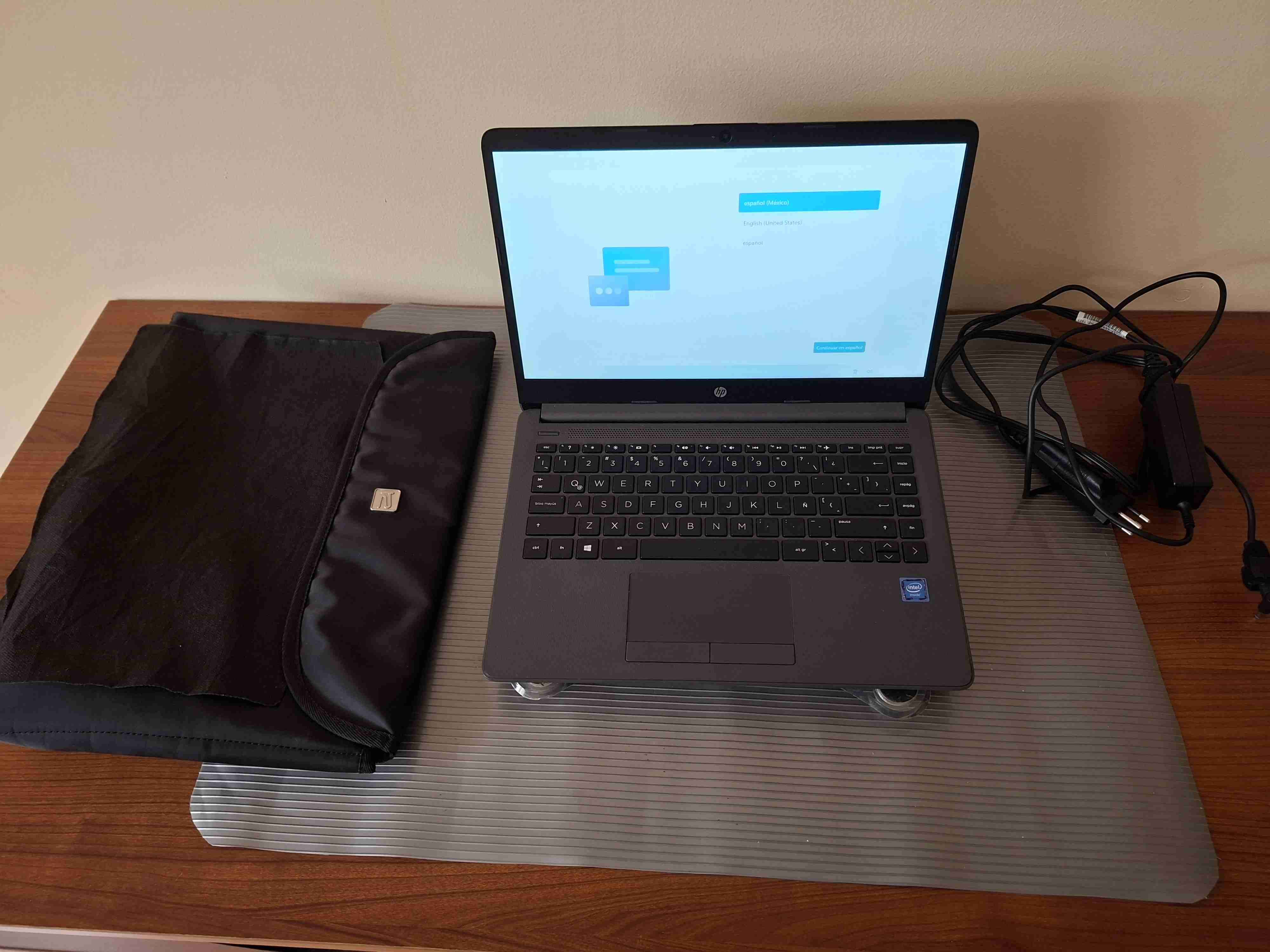 Notebook HP 240 G8 | Poco uso | Incluye accesorios