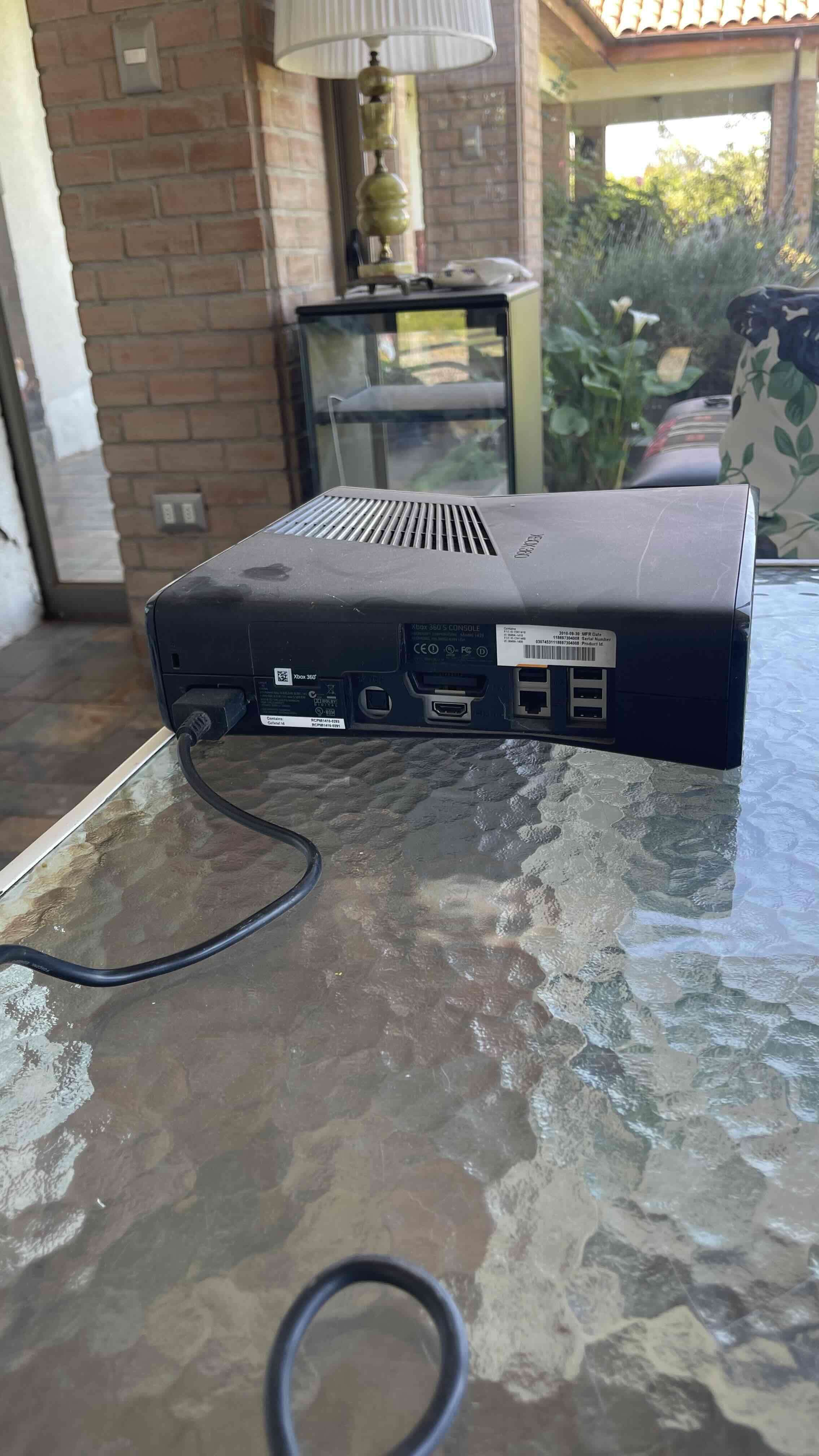 Consola de videojuegos XBOX 360 negra - miniatura 2