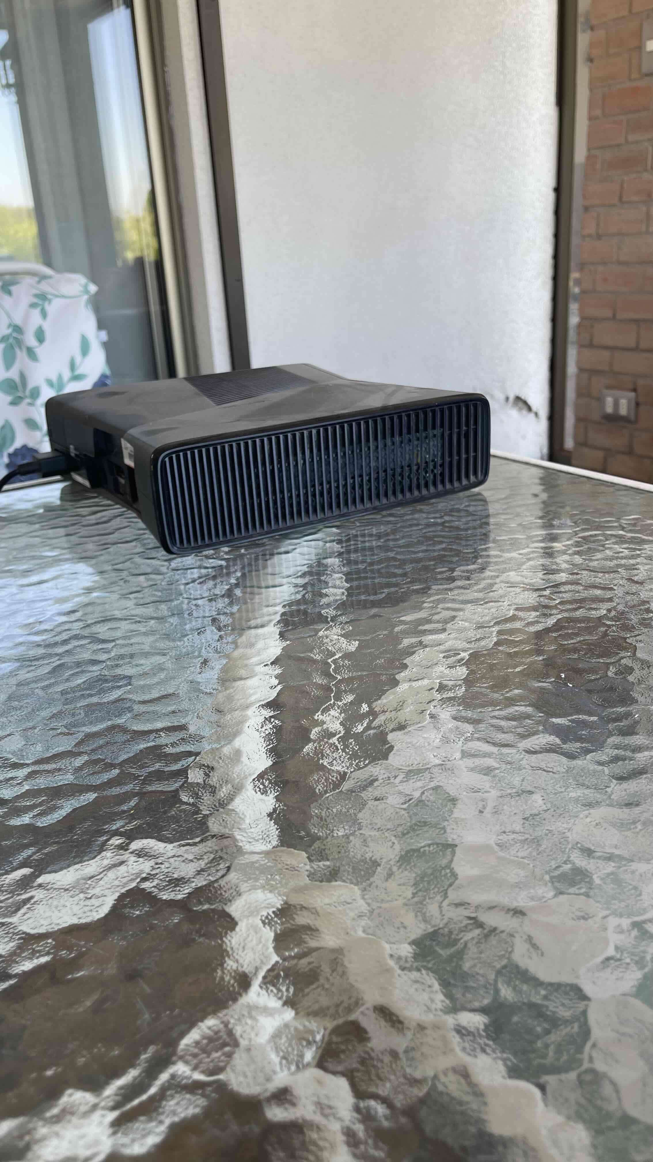 Consola de videojuegos XBOX 360 negra - miniatura 3