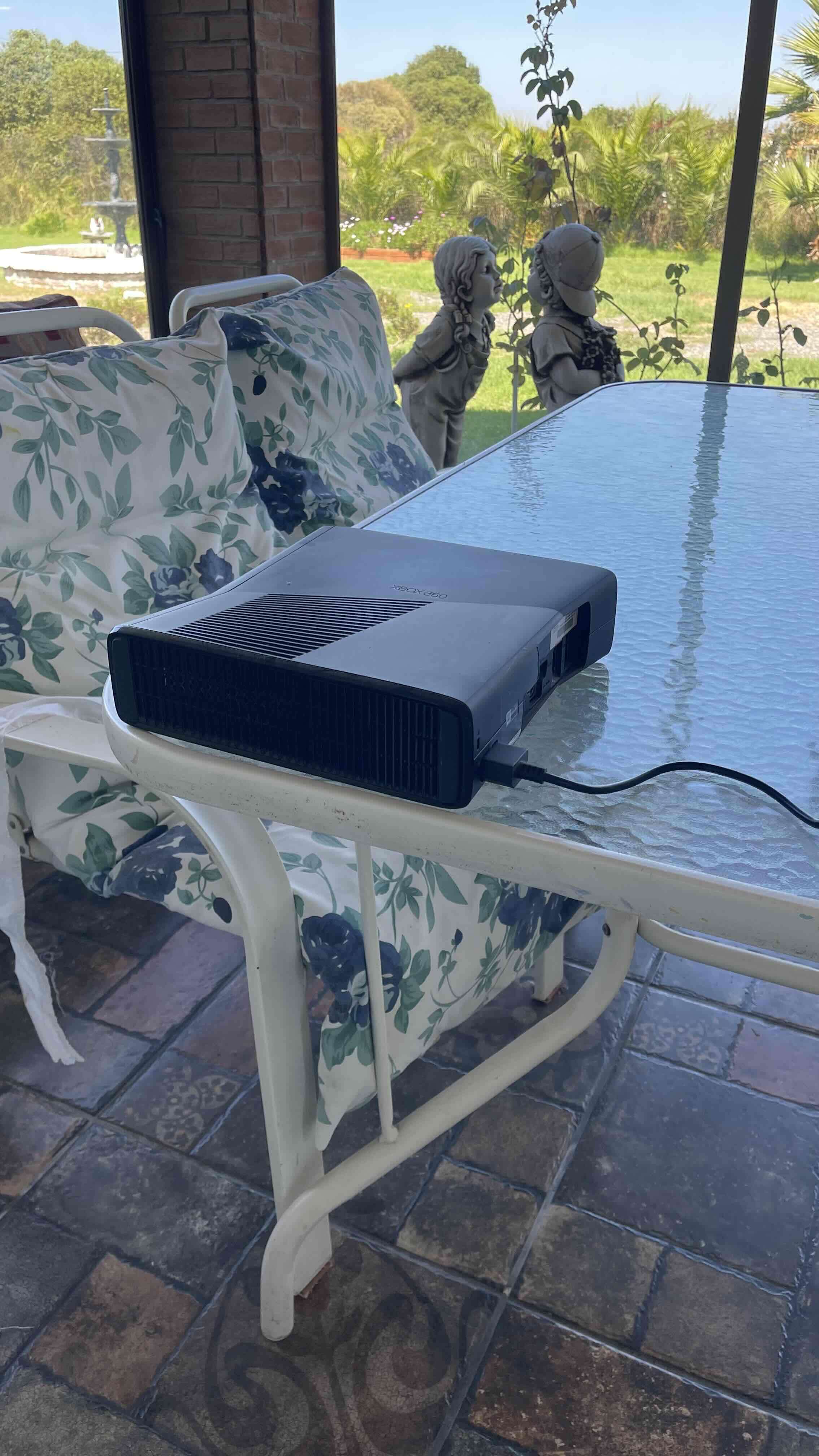 Consola de videojuegos XBOX 360 negra - miniatura 4