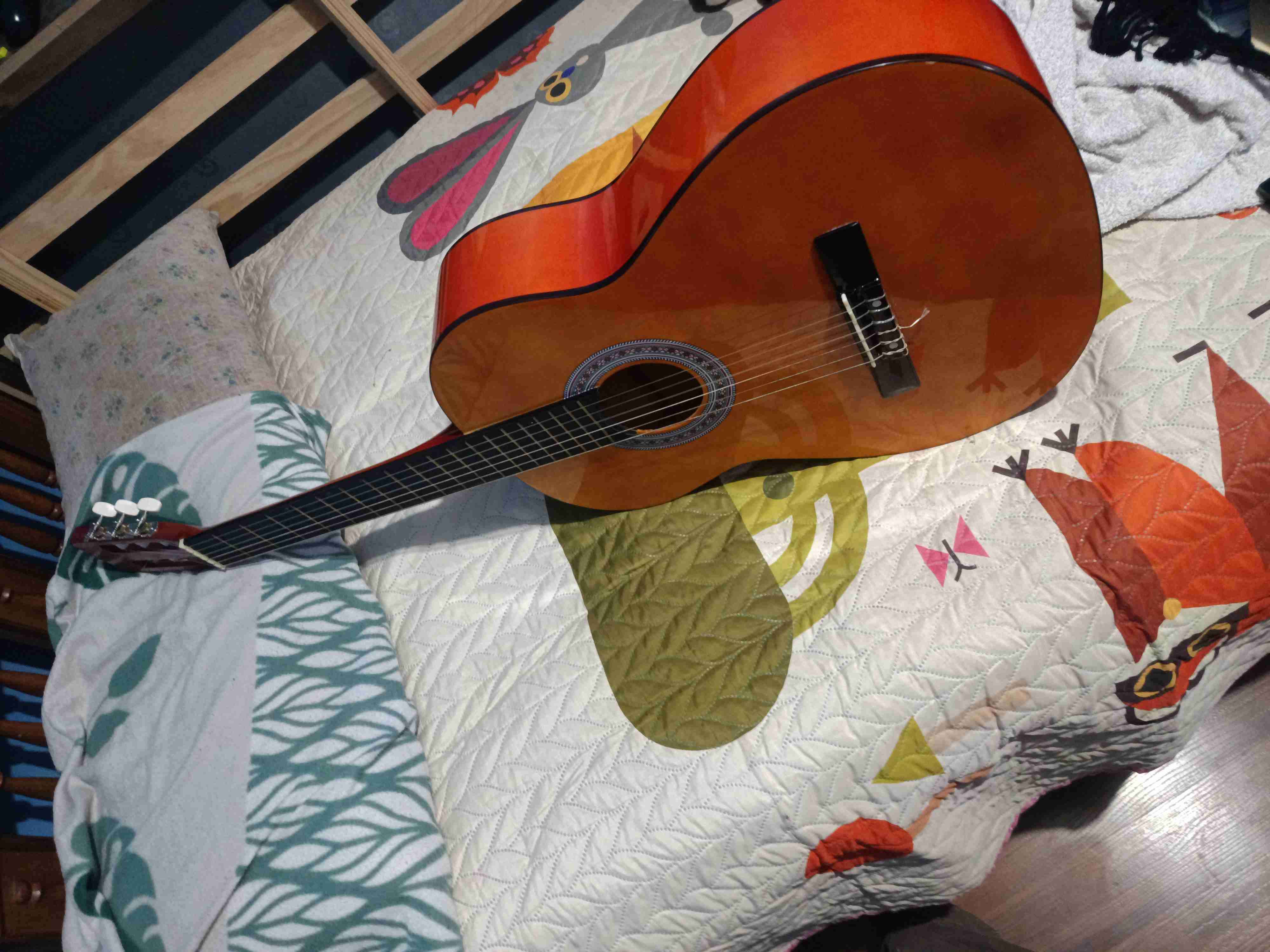 Guitarra Santana clásica de madera - miniatura 2