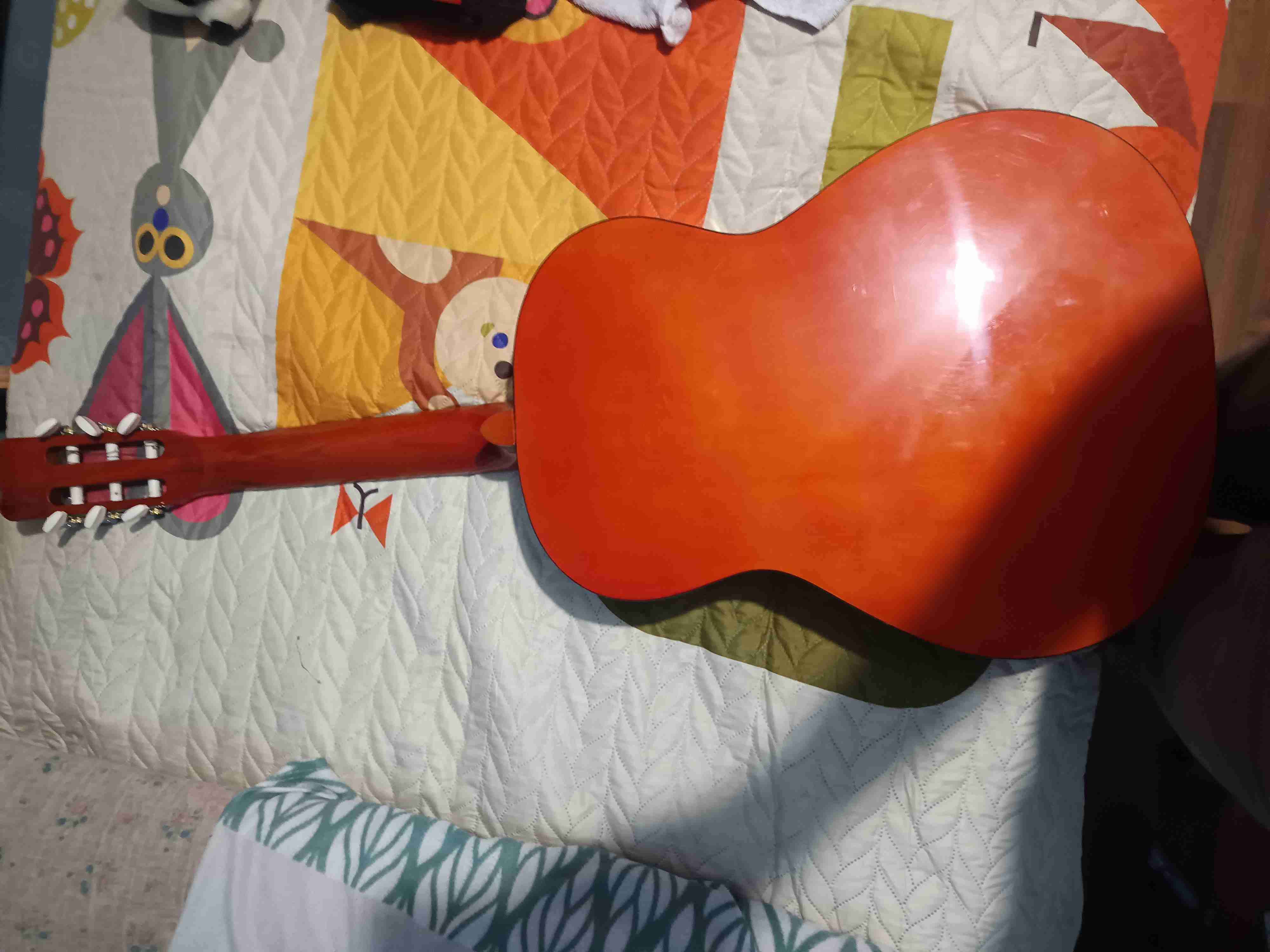 Guitarra Santana clásica de madera - miniatura 3