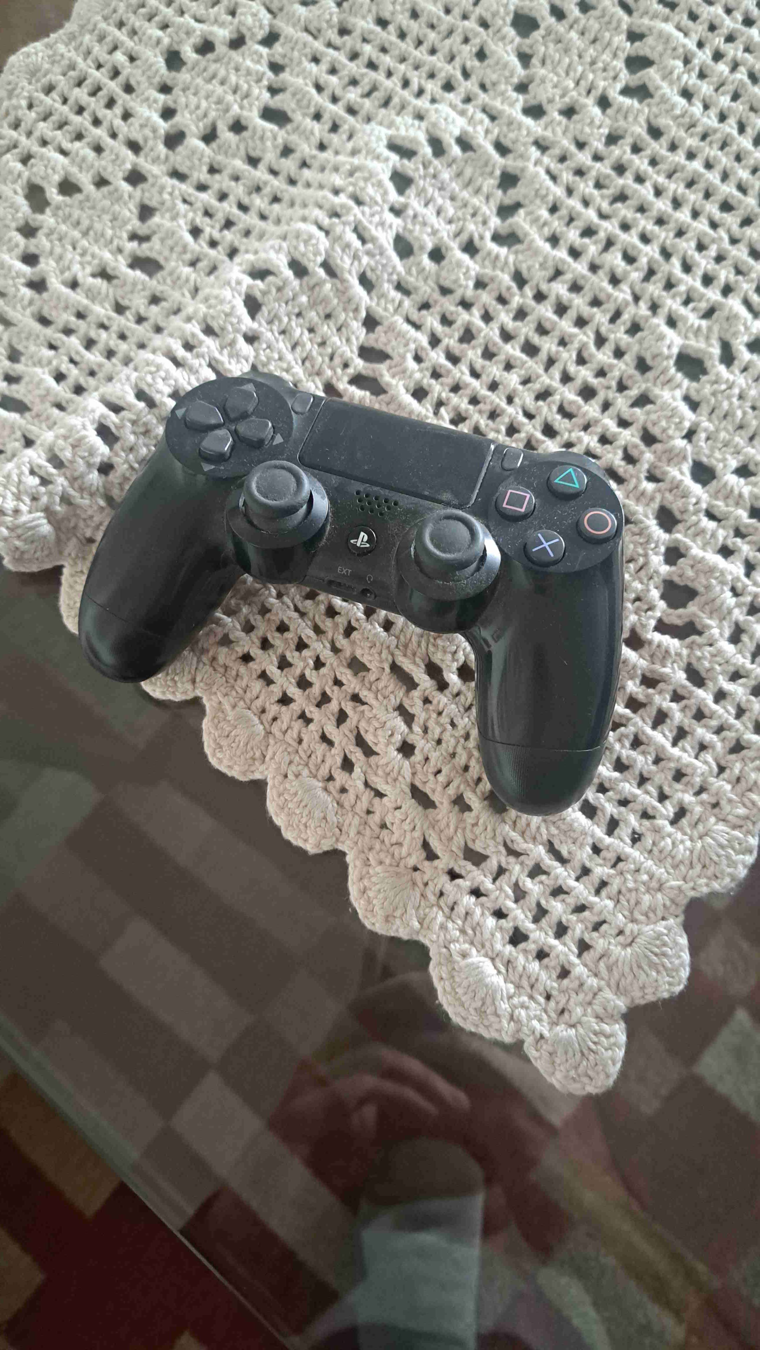 Consola PS4 con control, cargador pro y 2 fundas - miniatura 4