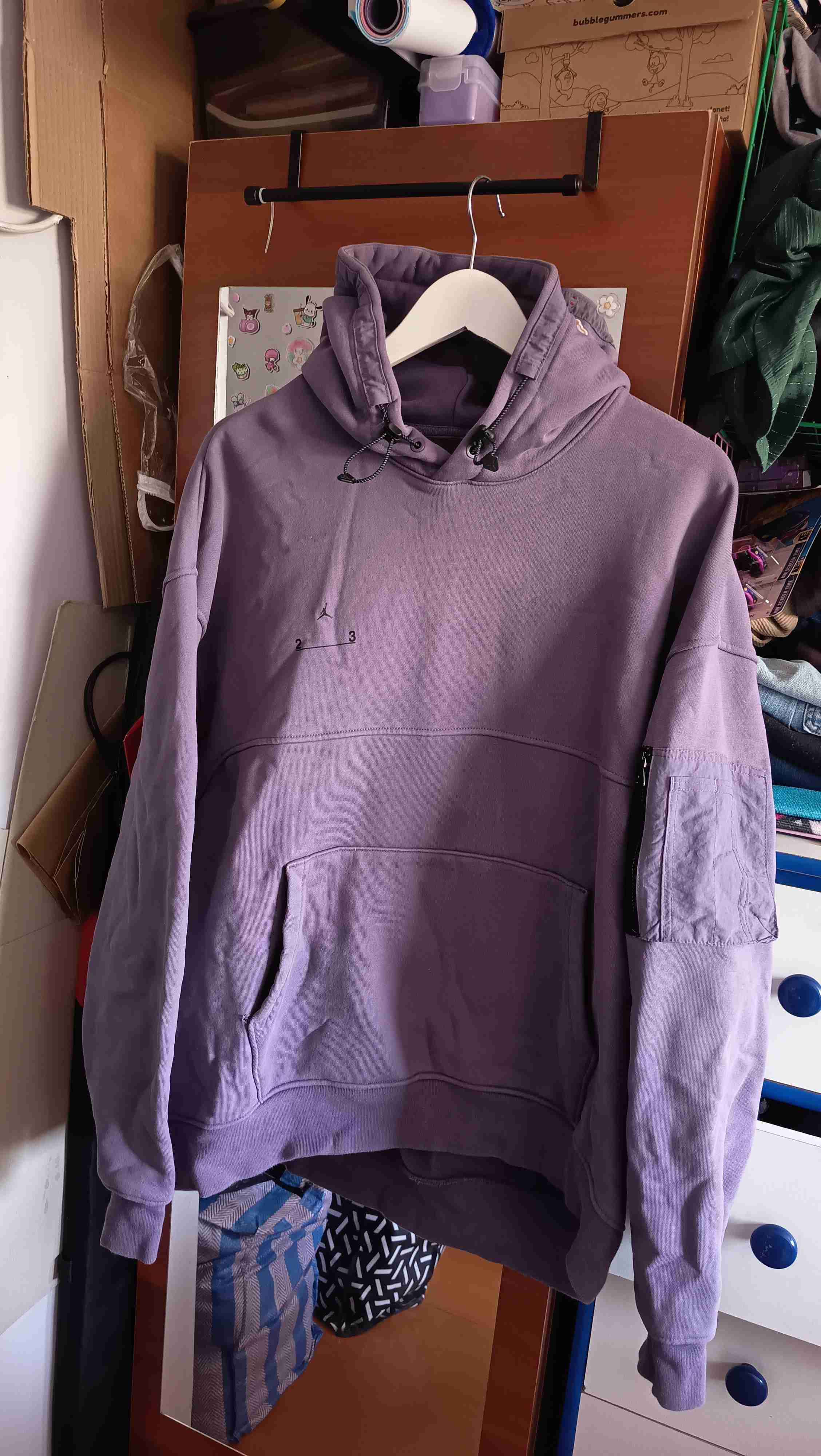 Polerón Jordan morado con capucha