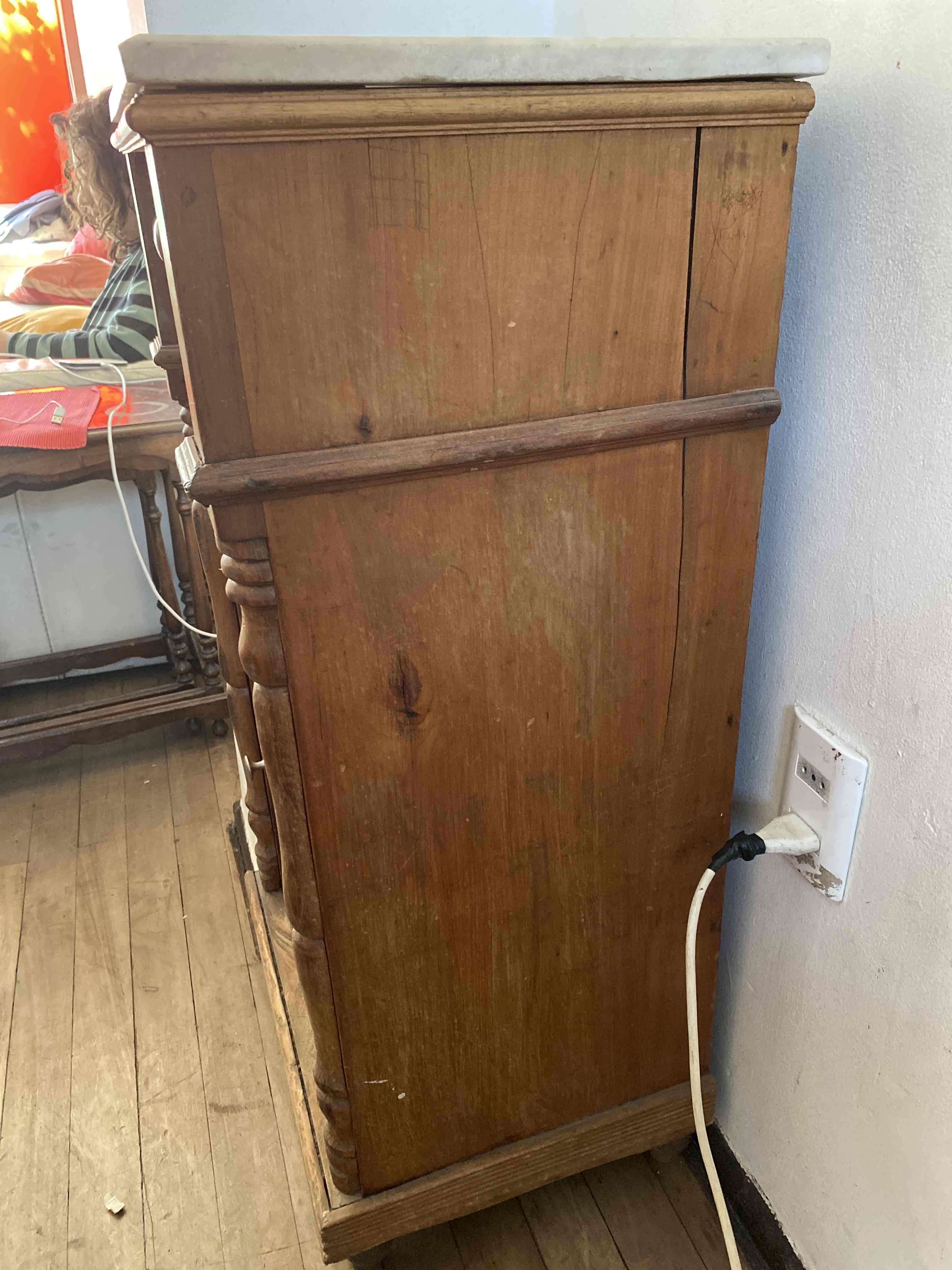 Velador alto de madera antiguo - miniatura 3