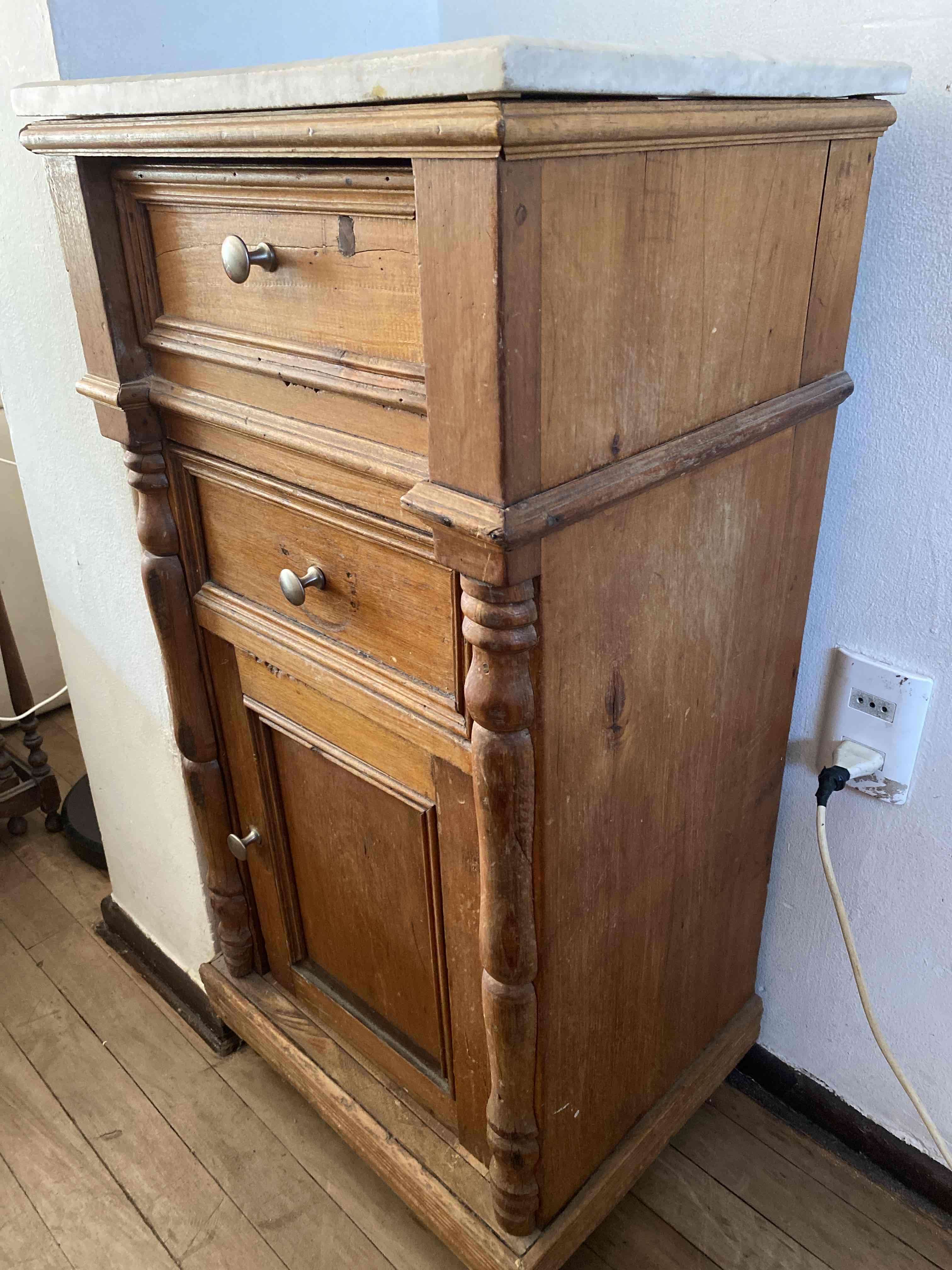 Velador alto de madera antiguo - miniatura 4