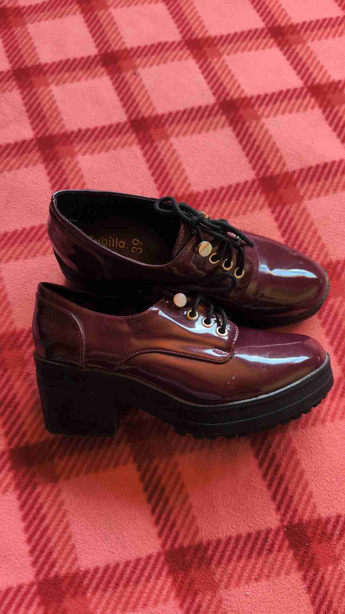 Zapatos de charol burdeos 39