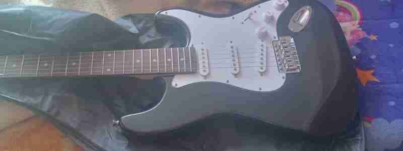 Guitarra eléctrica con amplificador - miniatura 3