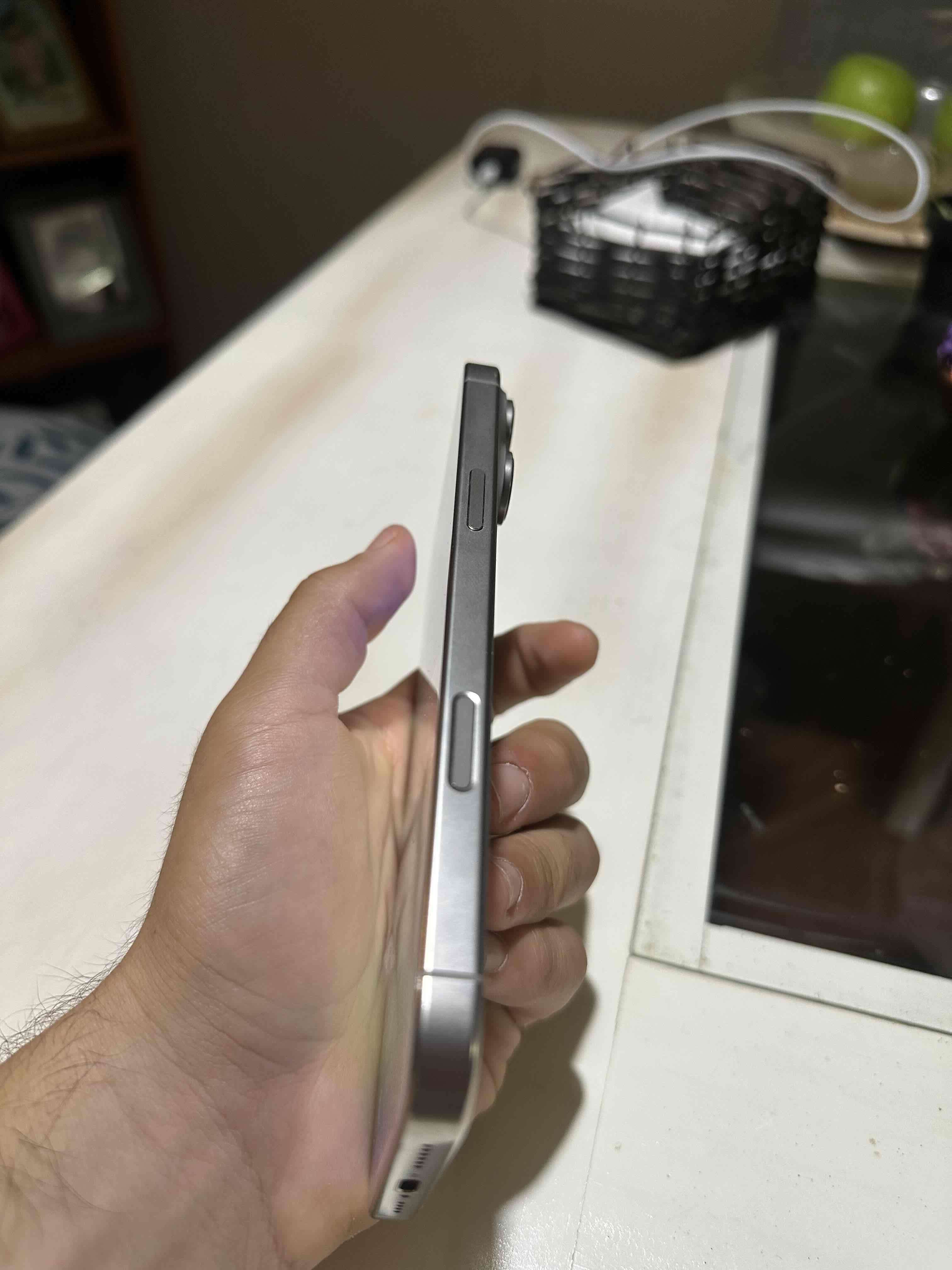 iPhone 16 Pro Max 256GB Titanium – Liberado – 94% - miniatura 4