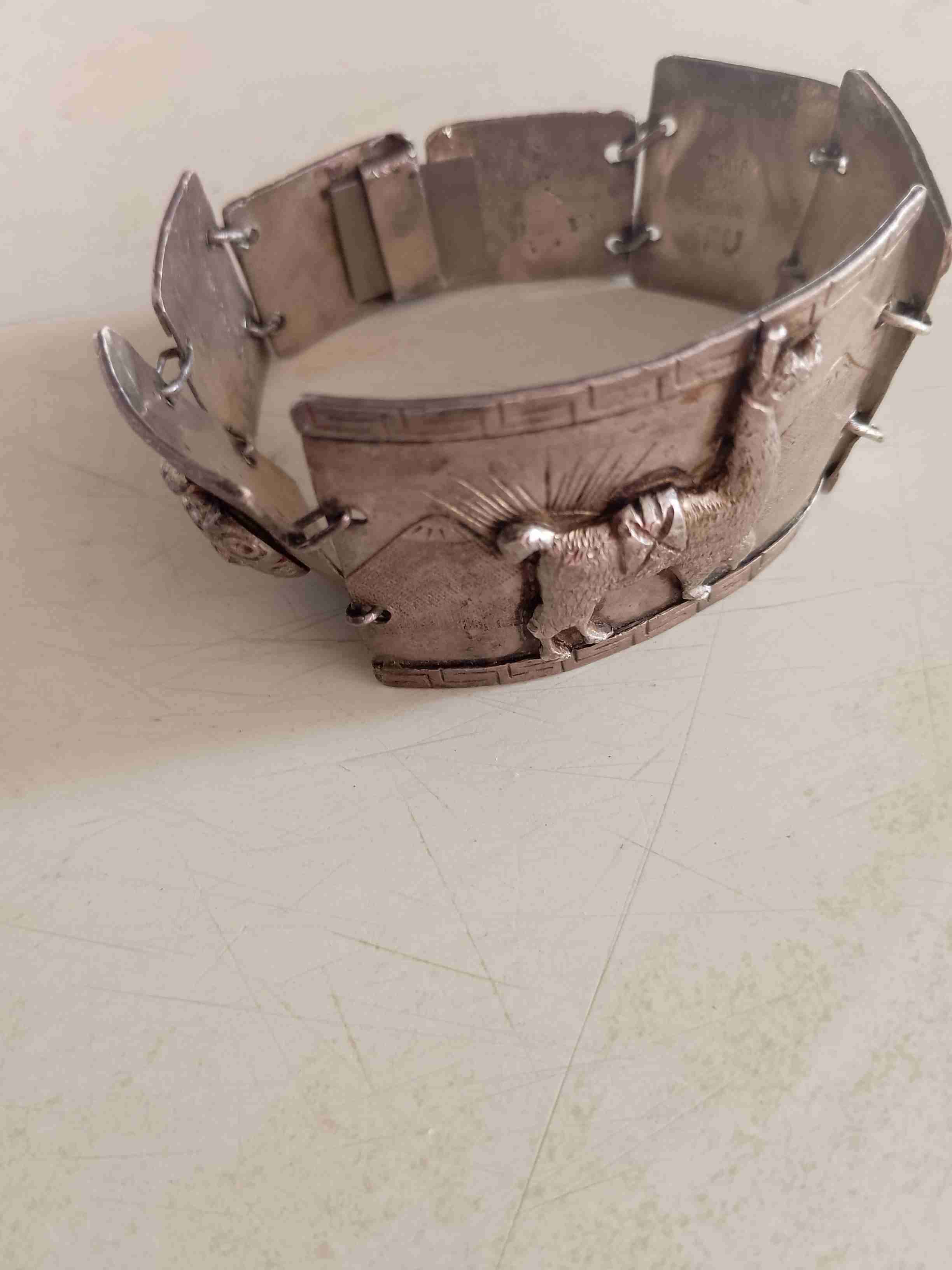 Pulsera artesanal de metal grabado - miniatura 2