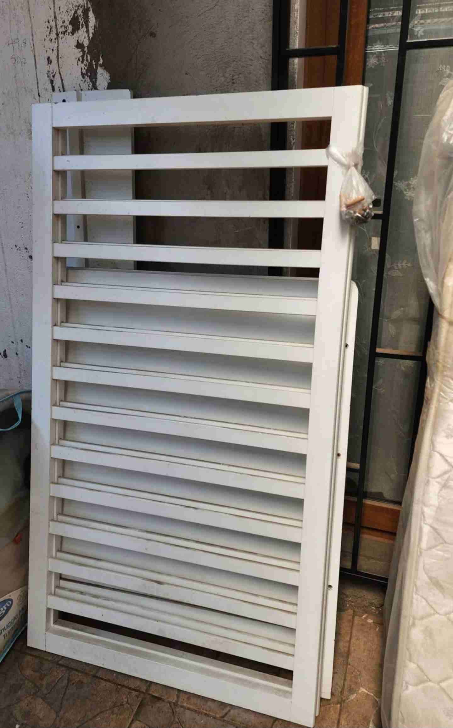 Cuna de madera con colchón - 3