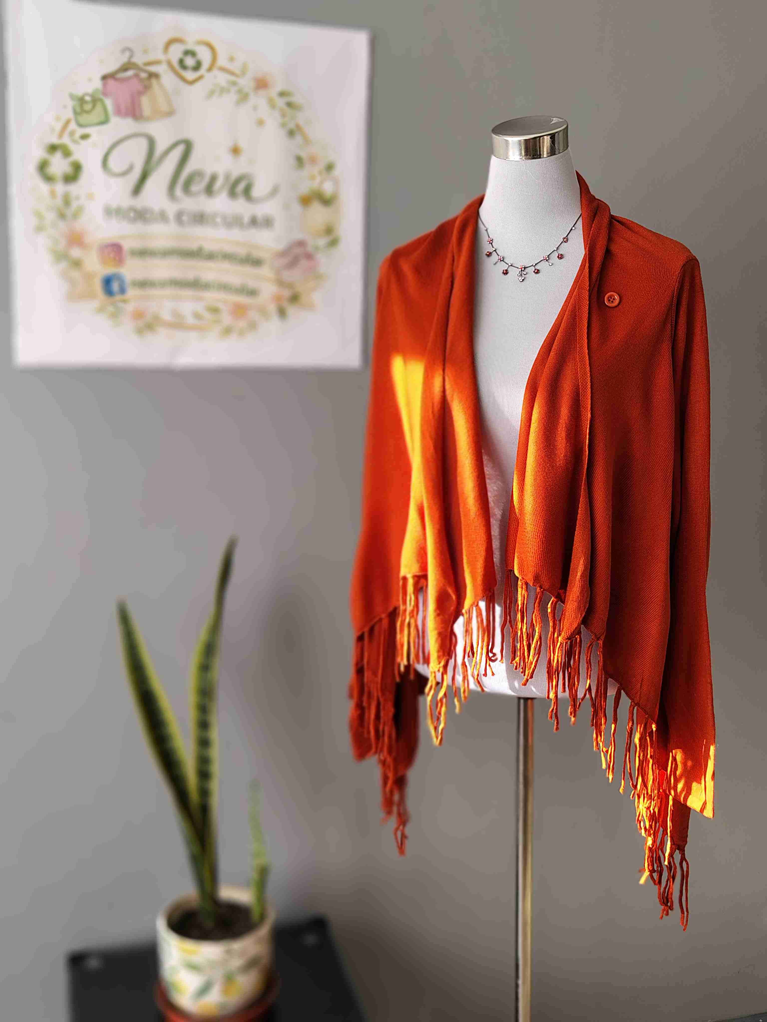 Chal naranja con flecos - miniatura 3