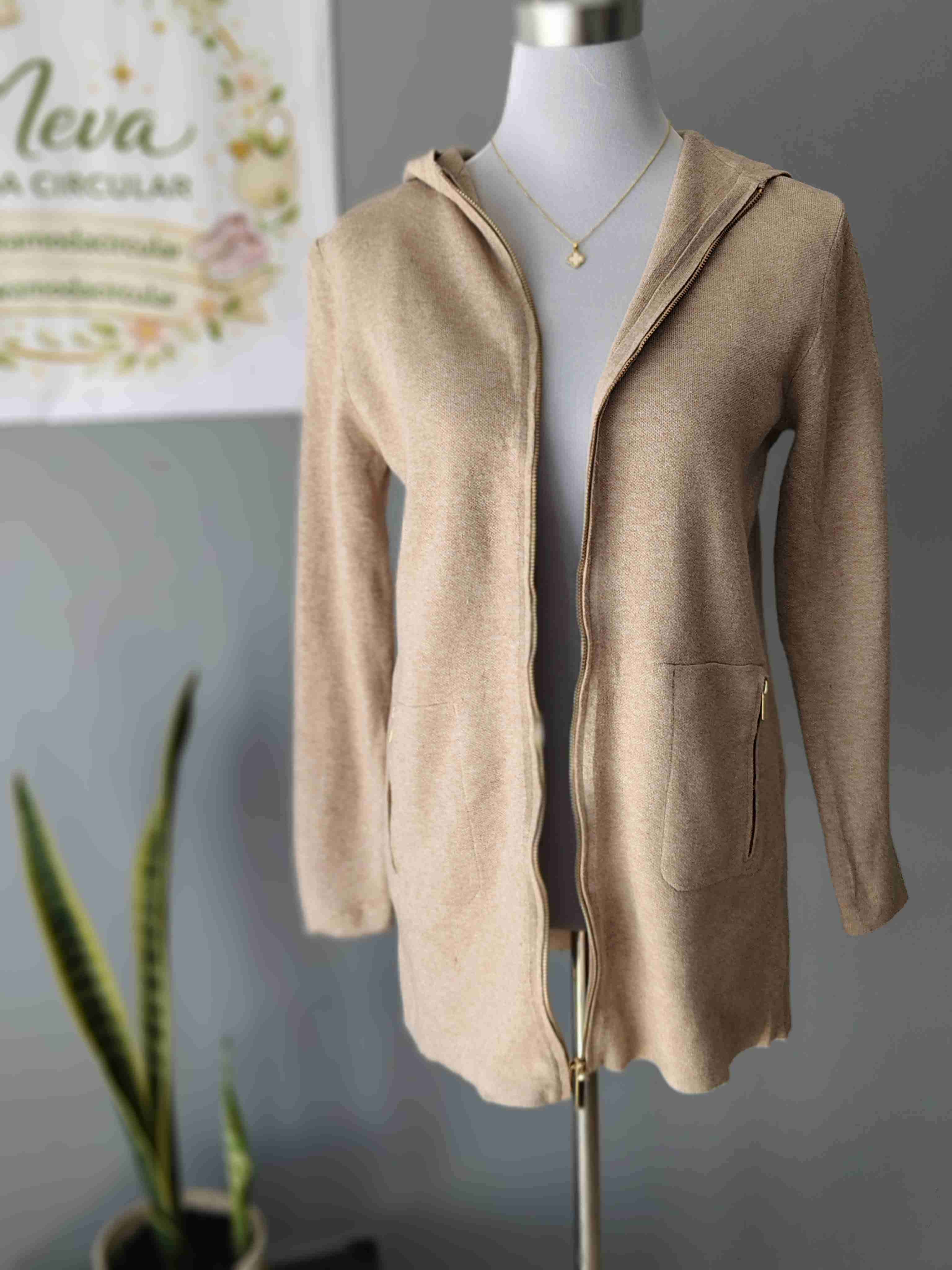 Abrigo con capucha beige - miniatura 2