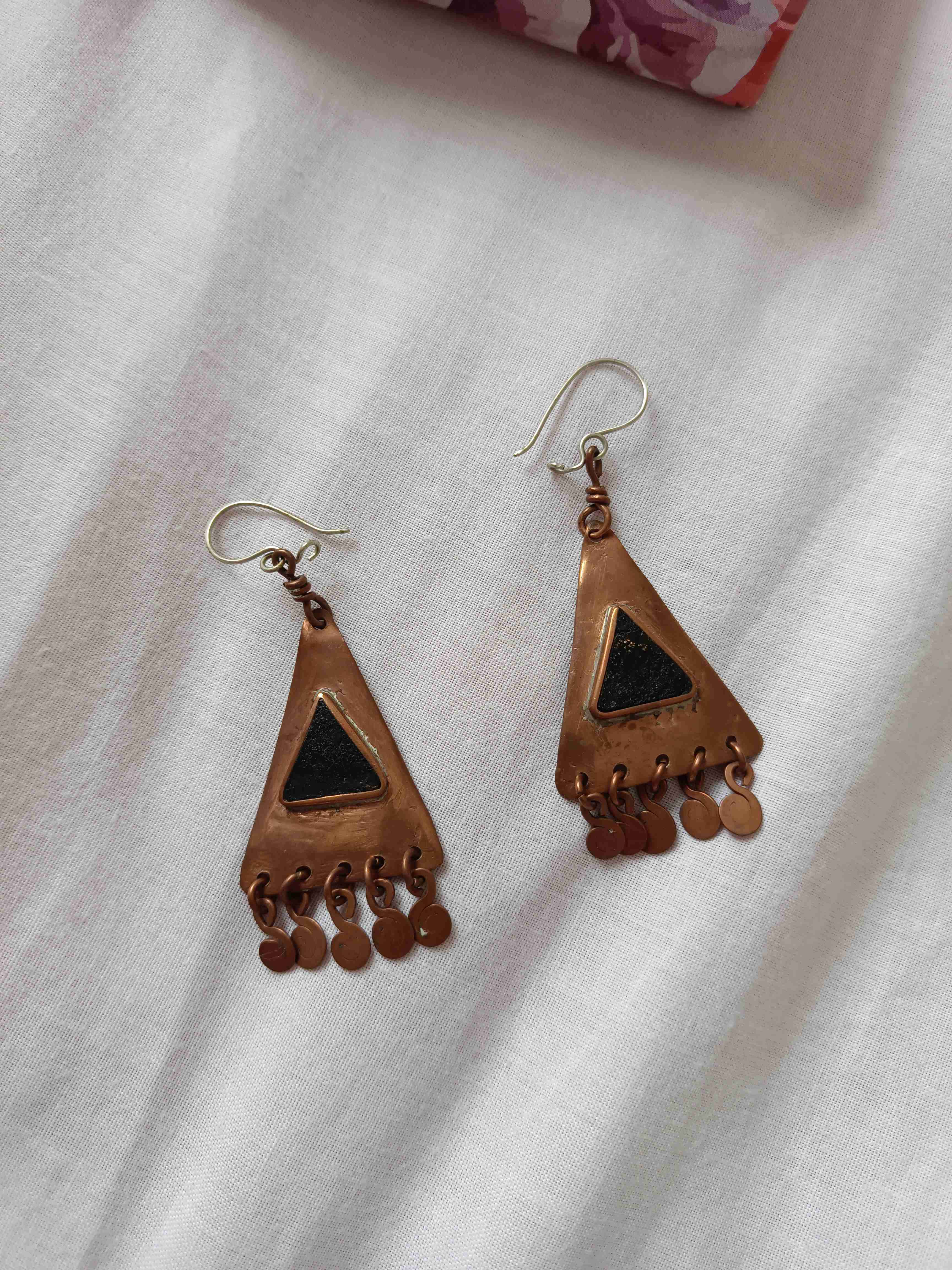 Aros de cobre triangulares