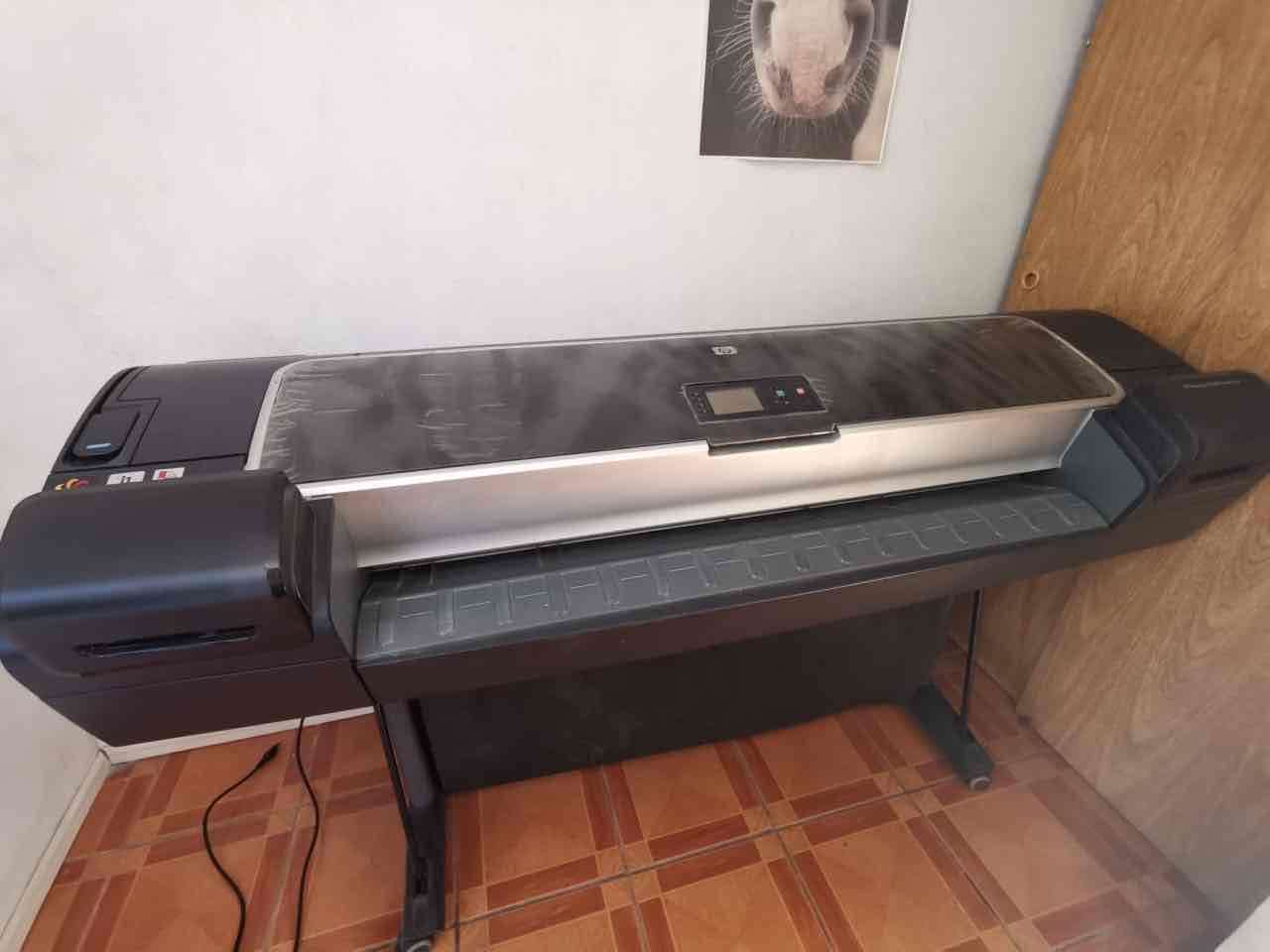 Impresora plotter HP grande - miniatura 2