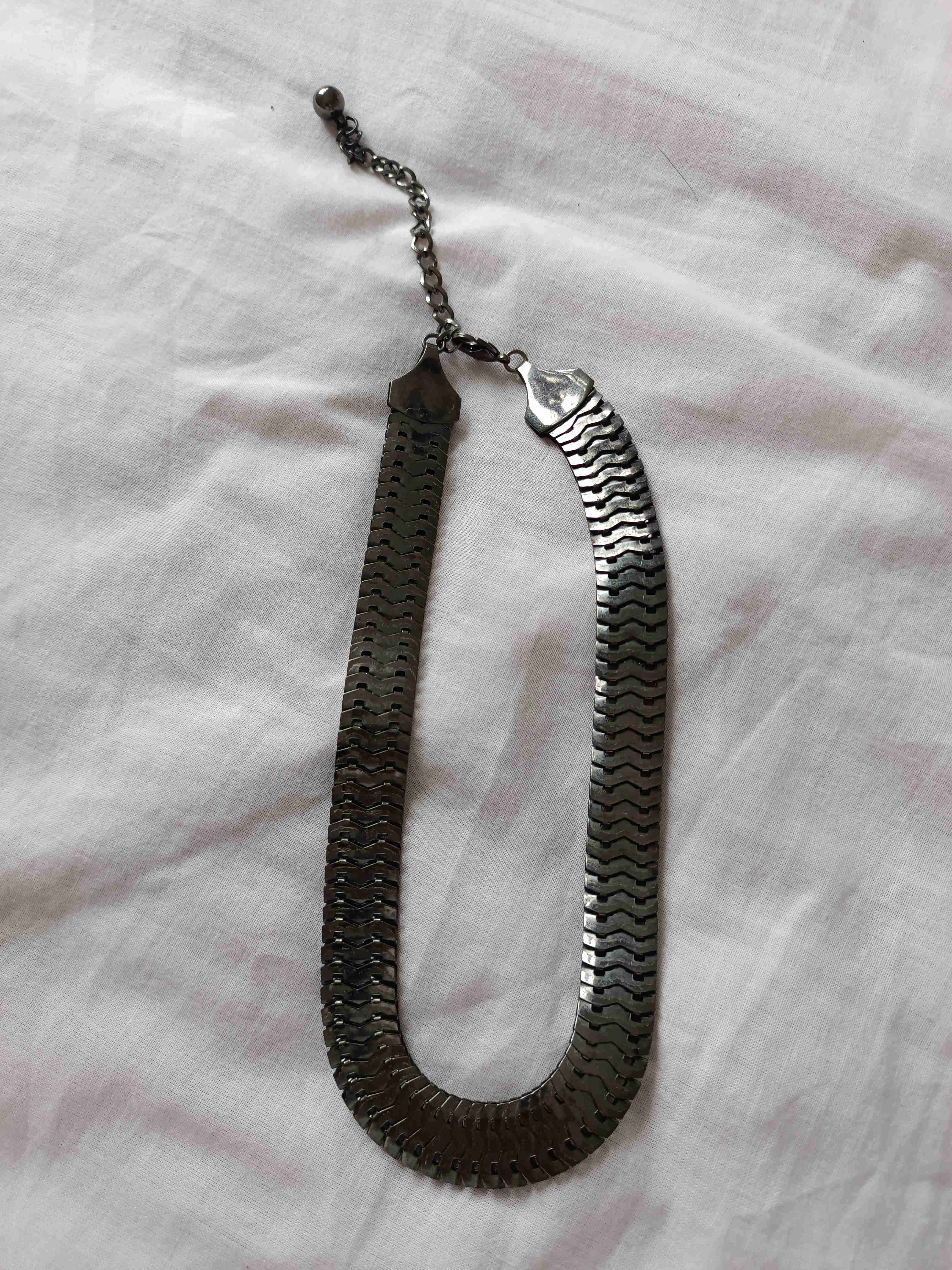 Collar de eslabones metálicos