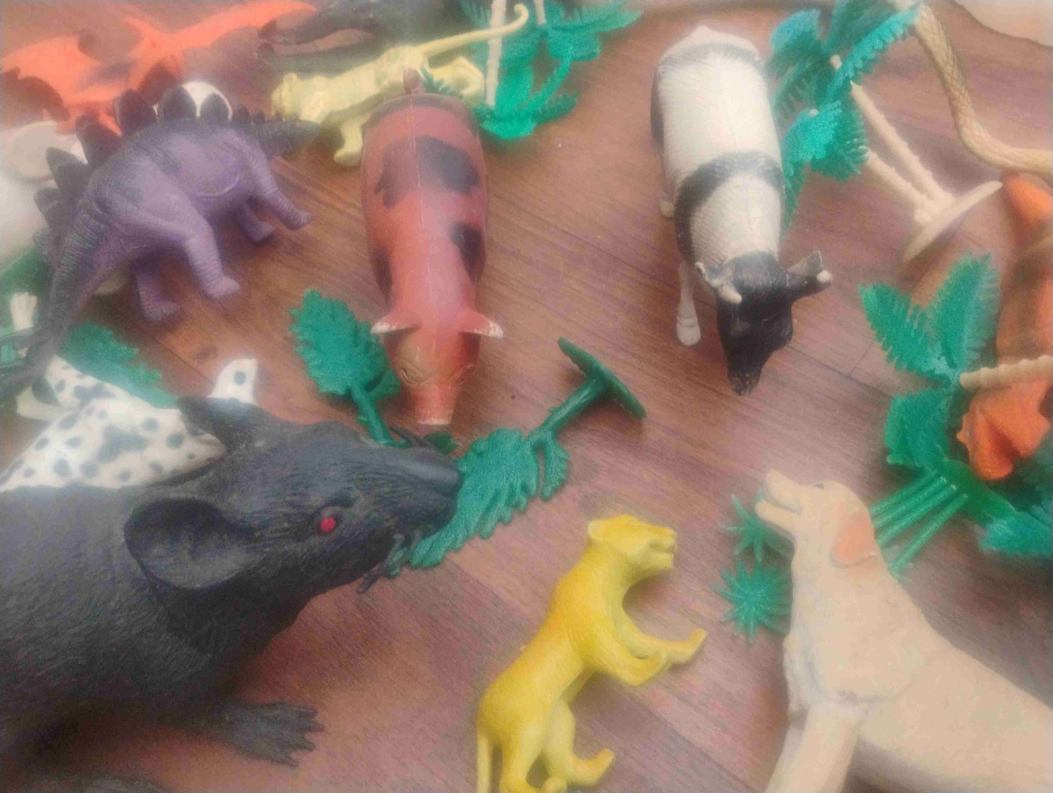 Figuras de animales y dinosaurios - miniatura 2