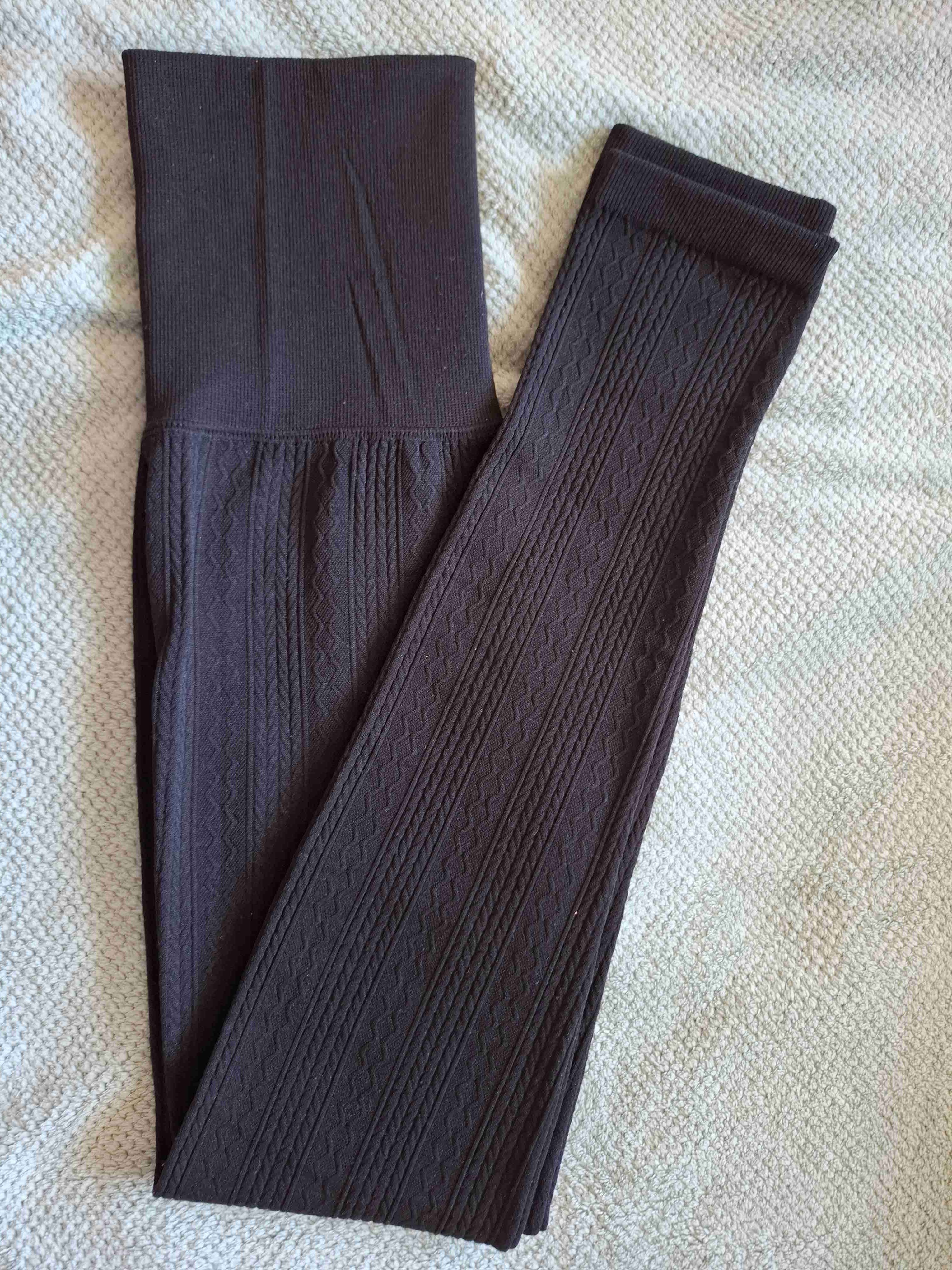 Leggins oscuros texturizados