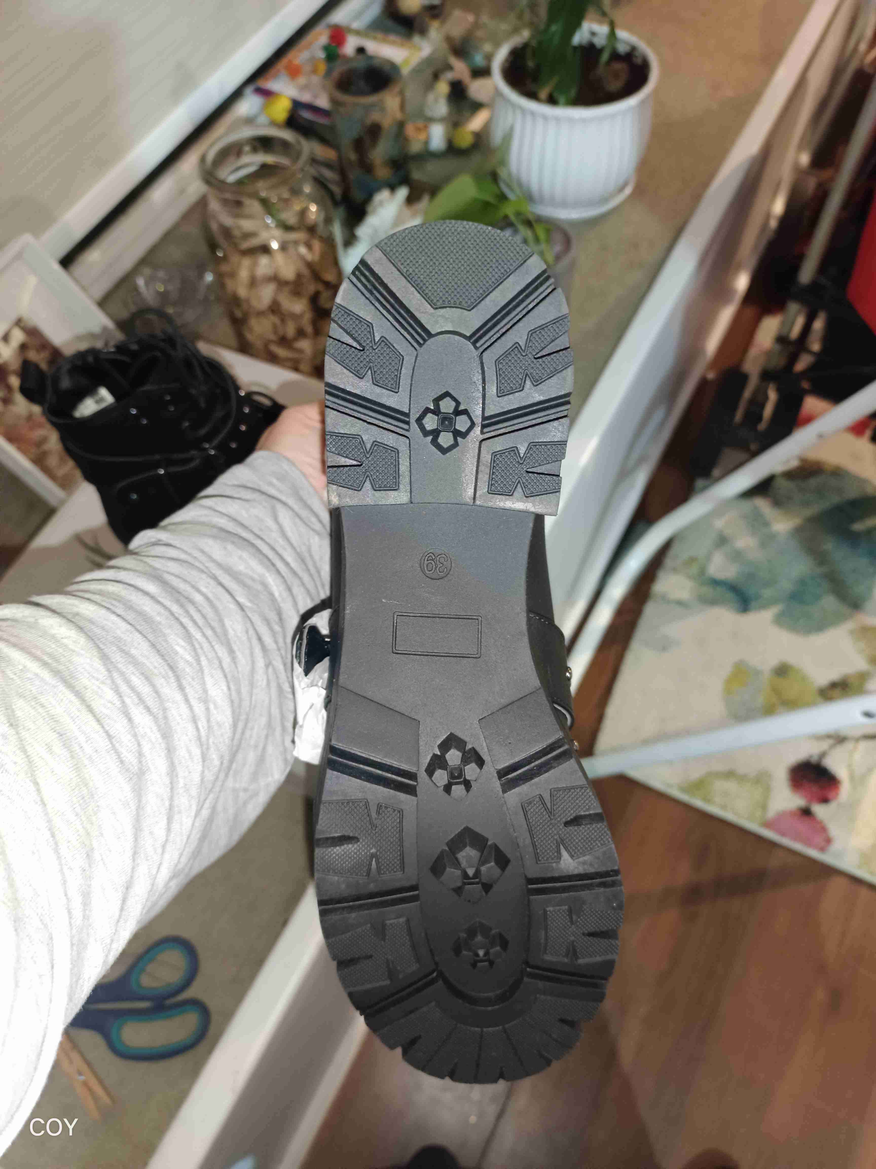 Botines negros con hebillas - miniatura 2