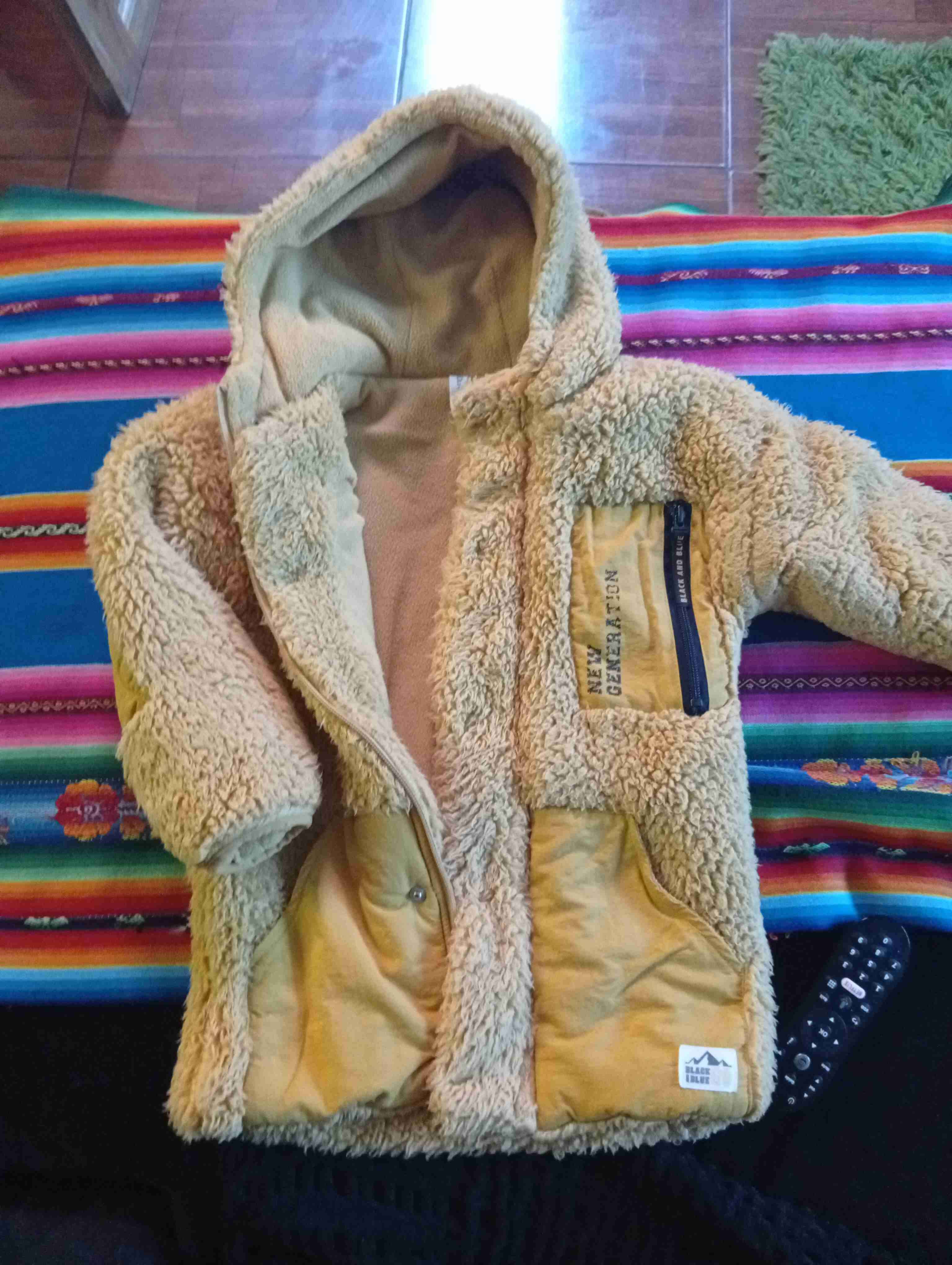 Abrigo peludo con capucha beige - miniatura 3